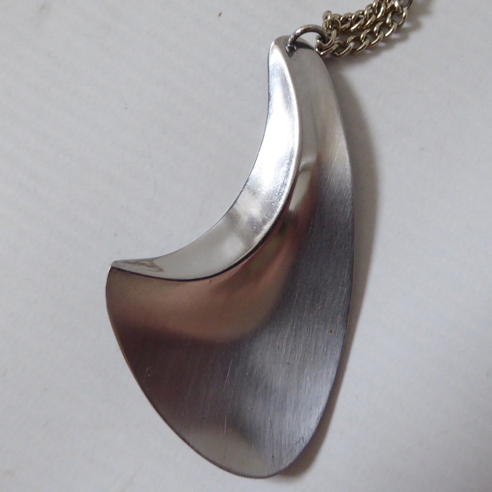 Modernist retro stainless steel vintage pendant necklace & blue abalone ring - Image 5