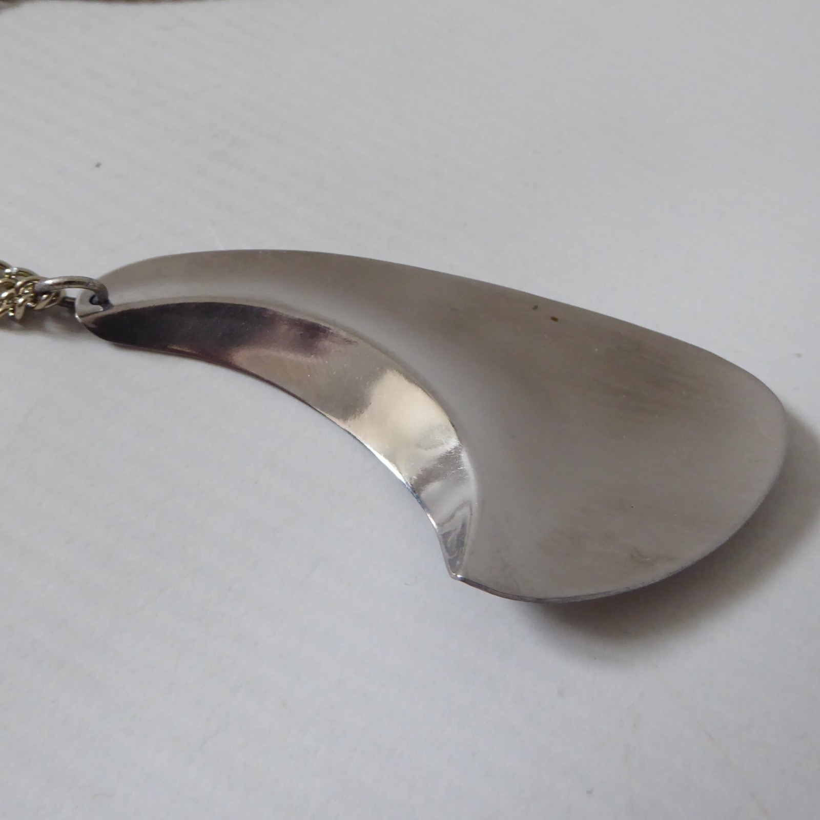 Modernist retro stainless steel vintage pendant necklace & blue abalone ring - Image 6
