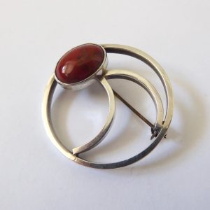 Modernist stamped silver/red gemstone round brooch. Prob sterling 925 carnelian