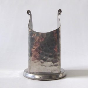 My Lady English hand hammered pewter pot 700, Arts and Crafts square holder