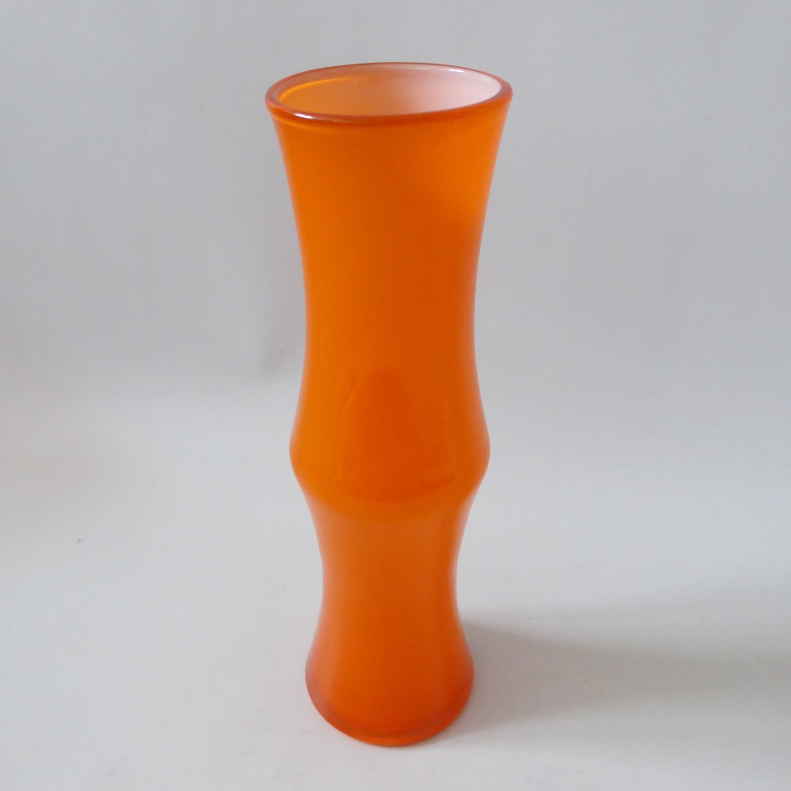 Orange cased white vintage art glass bamboo vase. Retro 70s. Empoli Scandi style - Image 6
