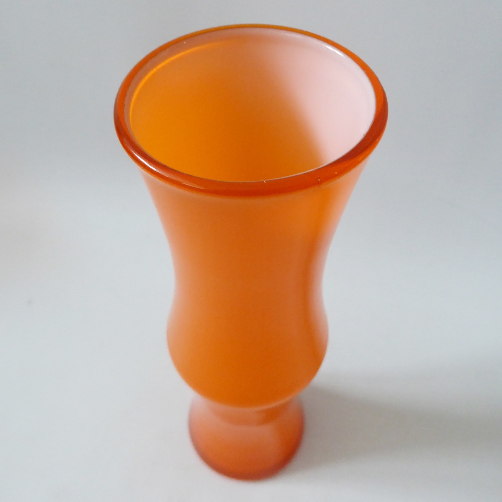 Orange cased white vintage art glass bamboo vase. Retro 70s. Empoli Scandi style - Image 7
