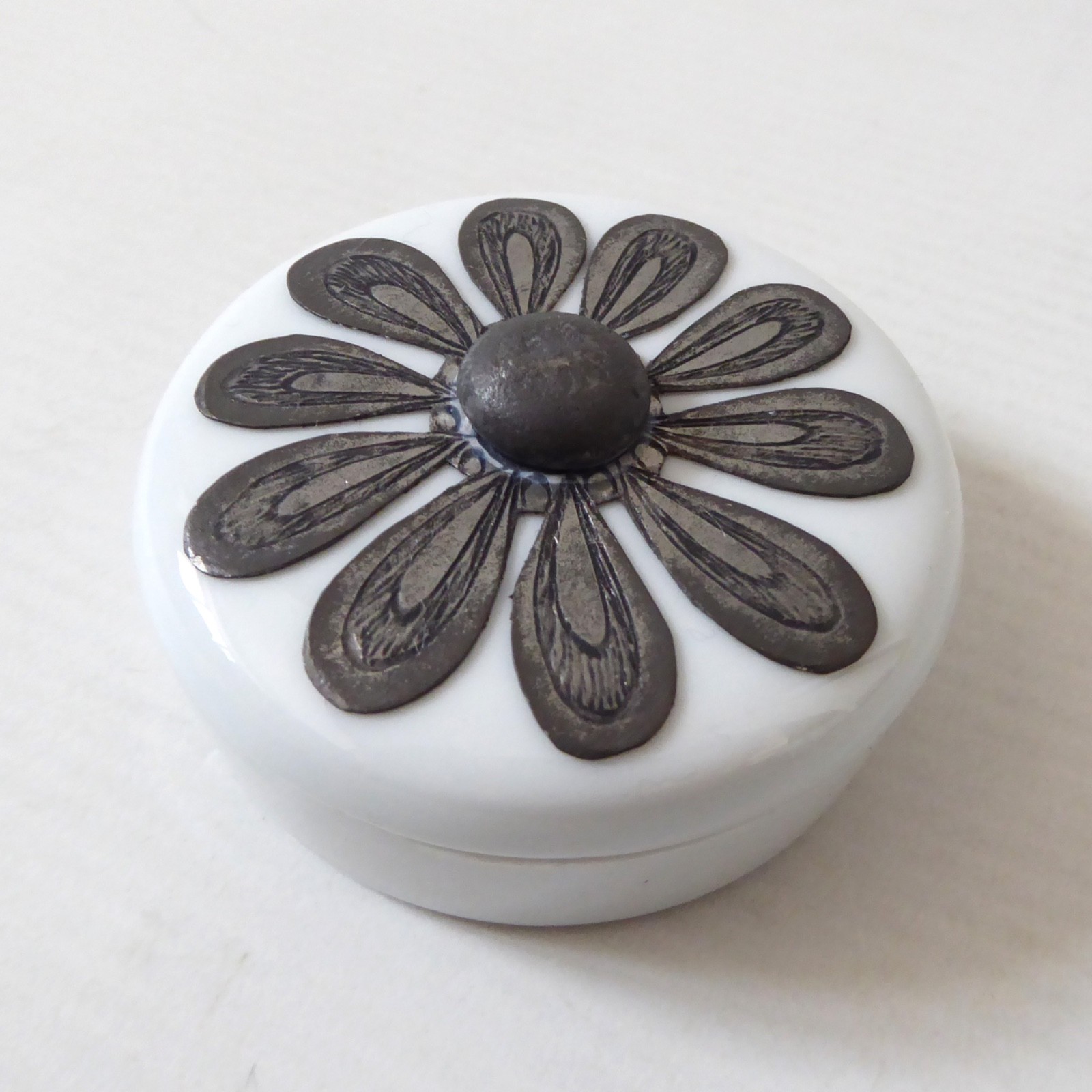 Philippe Deshoulieres Limoges France porcelain vintage pill box pot, Orselly L&J