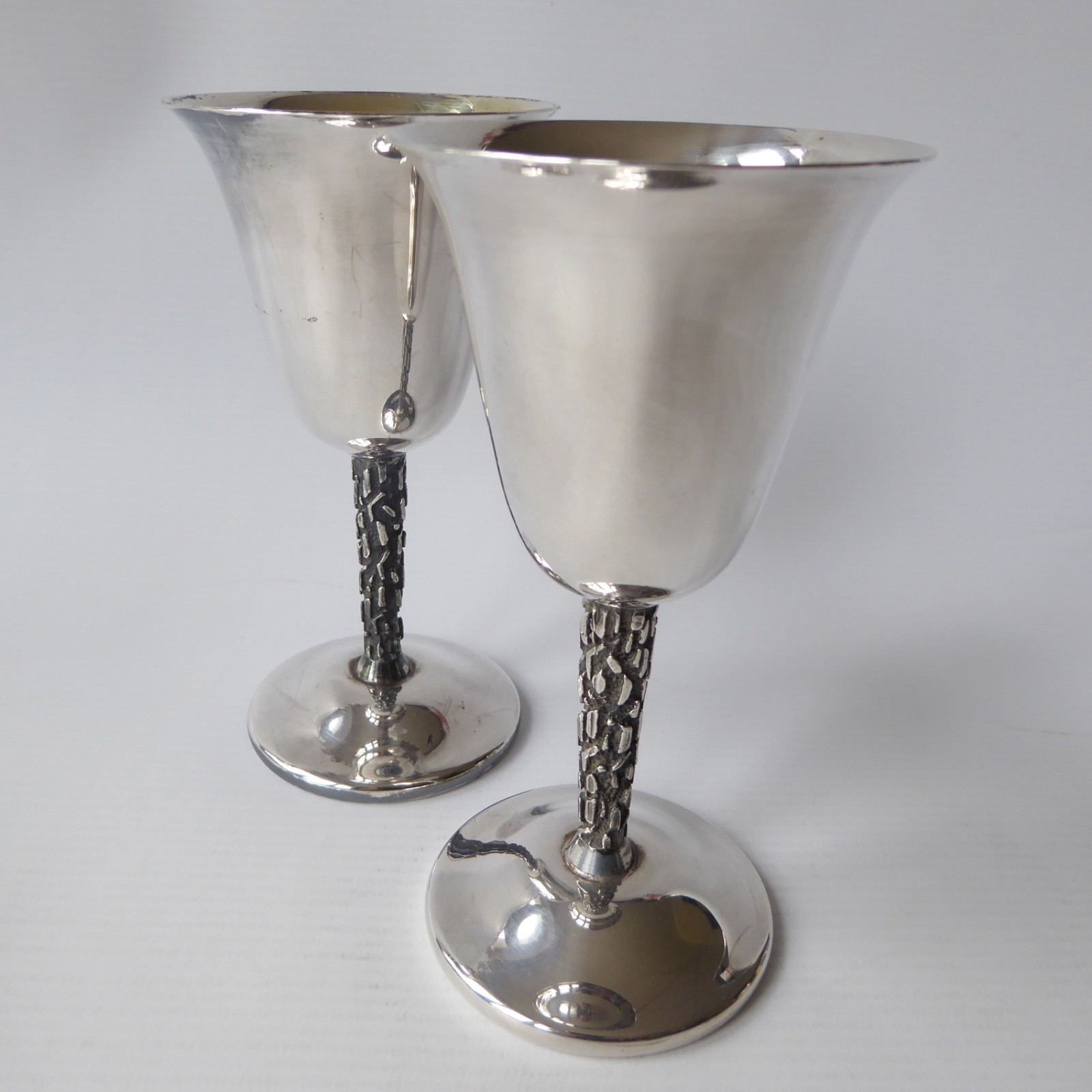 Pinder Bros. Sheffield pair silver plated goblets, 1960s mid century brutalist - Image 3