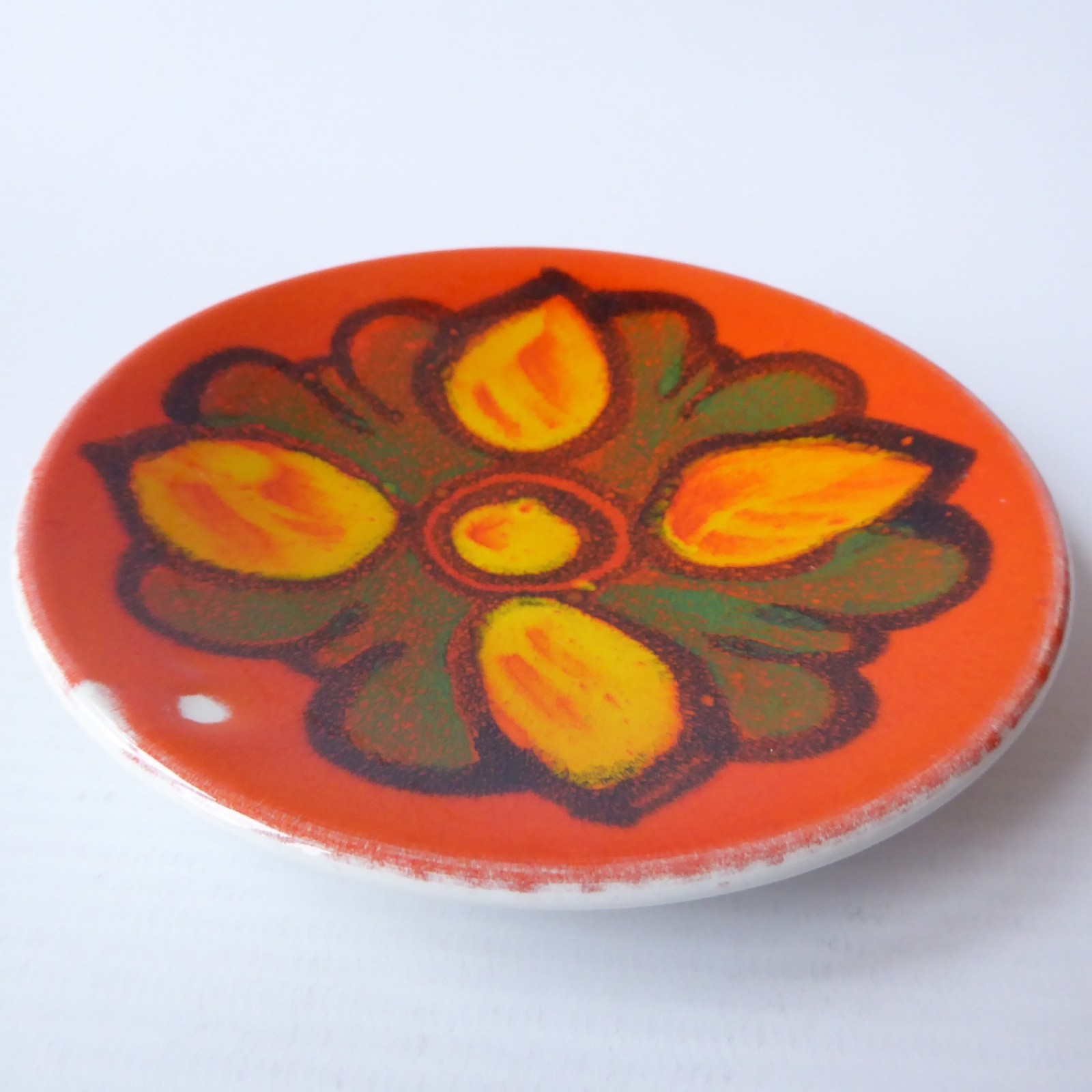 Poole pottery Delphis small orange plate, shape 49. Retro round orange signed R - Image 3