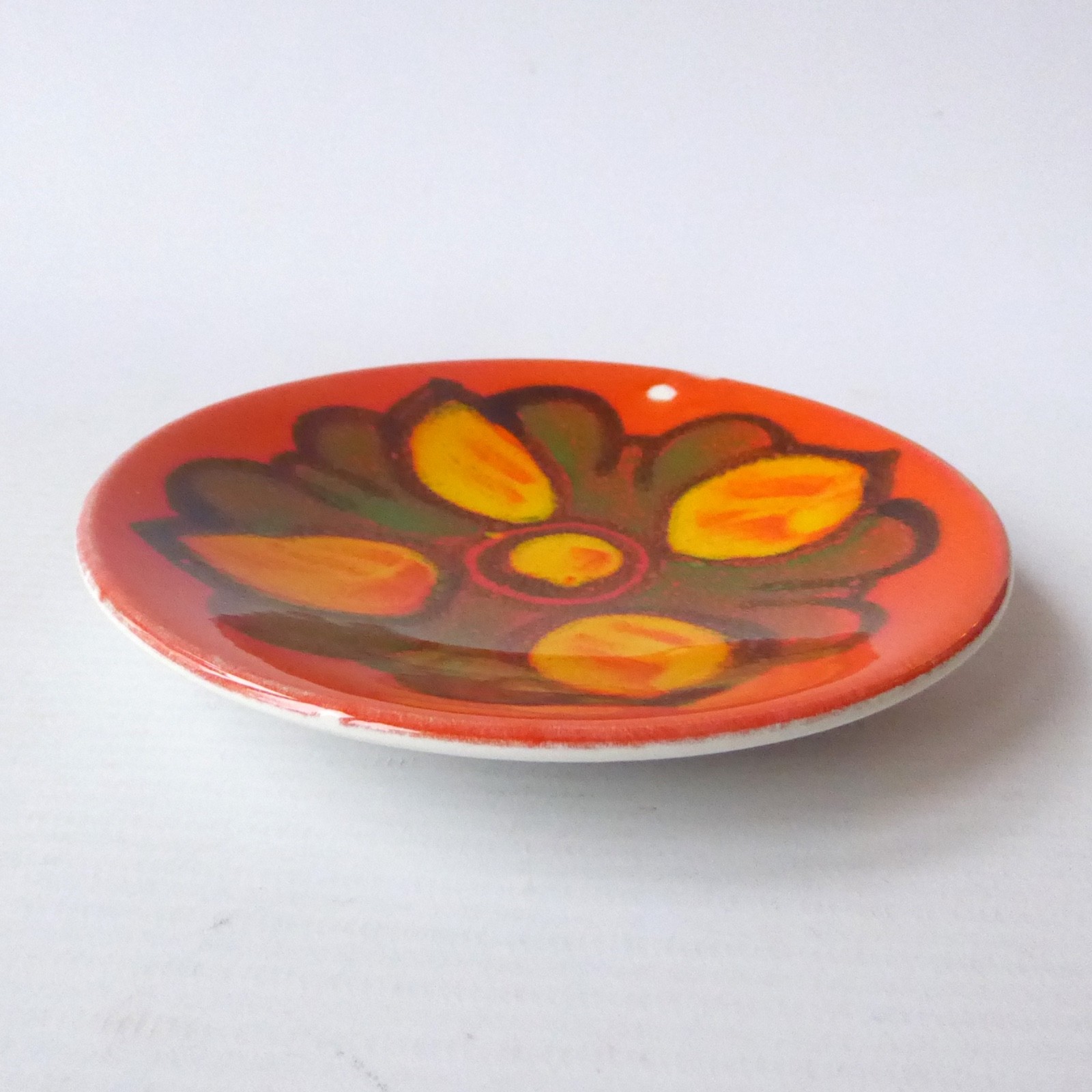 Poole pottery Delphis small orange plate, shape 49. Retro round orange signed R - Image 5