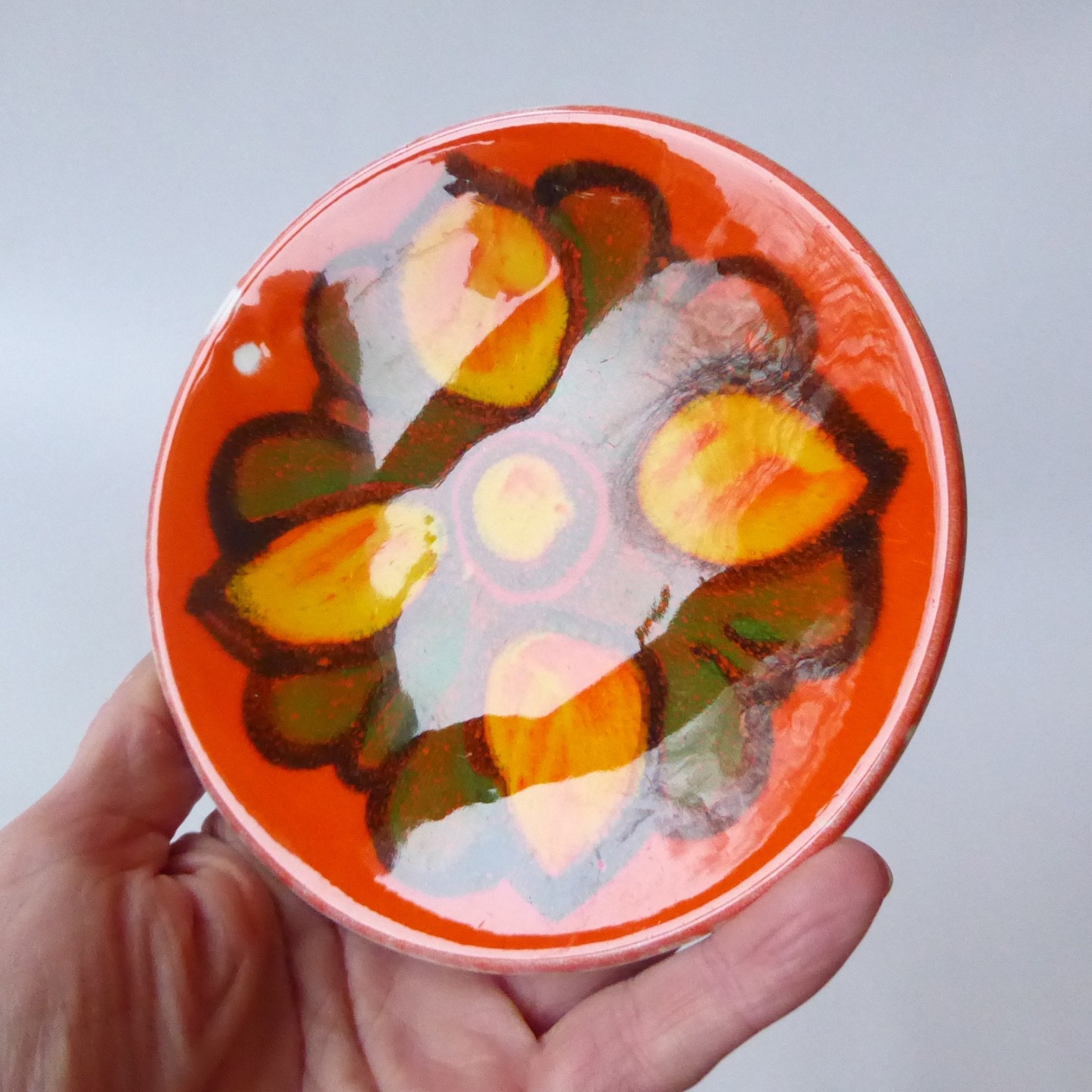 Poole pottery Delphis small orange plate, shape 49. Retro round orange signed R - Image 7