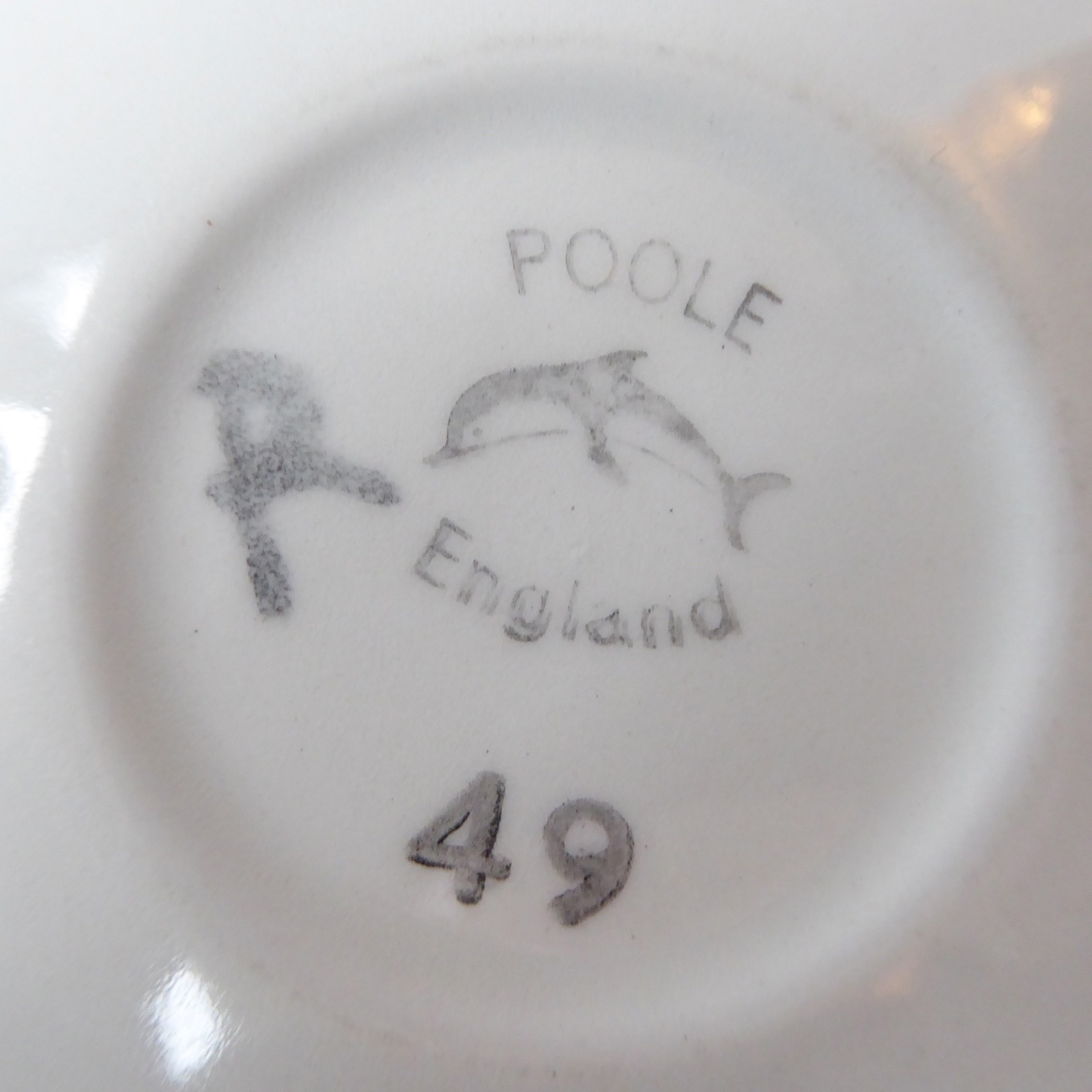 Poole pottery Delphis small orange plate, shape 49. Retro round orange signed R - Image 10