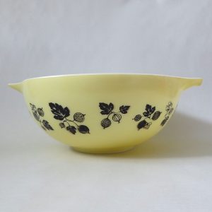 Pyrex JAJ Gooseberry large yellow mixing bowl. Vintage 1950s 444. No starflowers