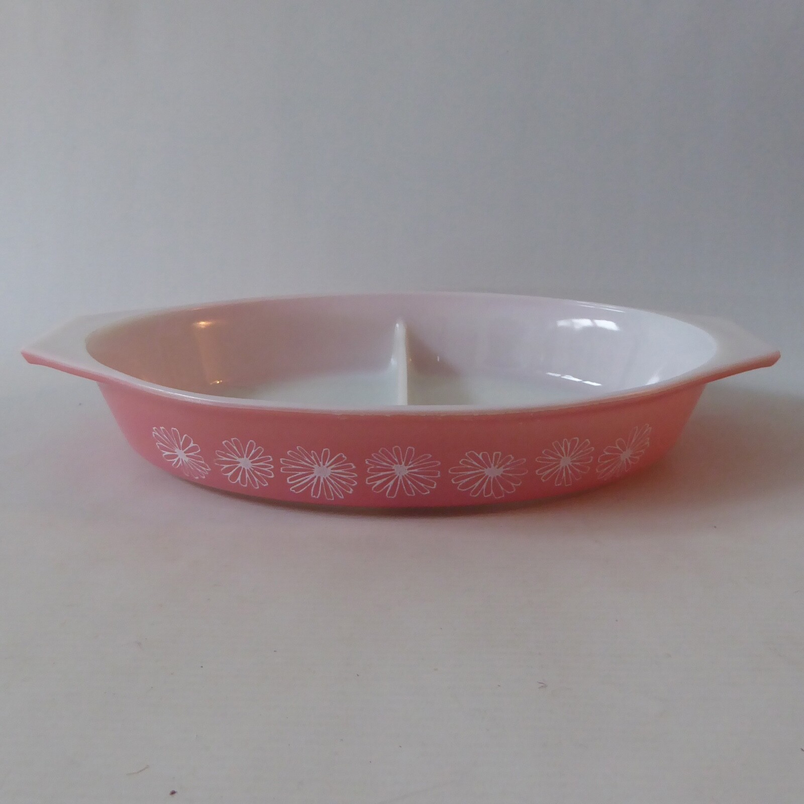 Pyrex JAJ pink Daisy oval 2179 divided vegetable casserole dish. Vintage 1950s - Image 4