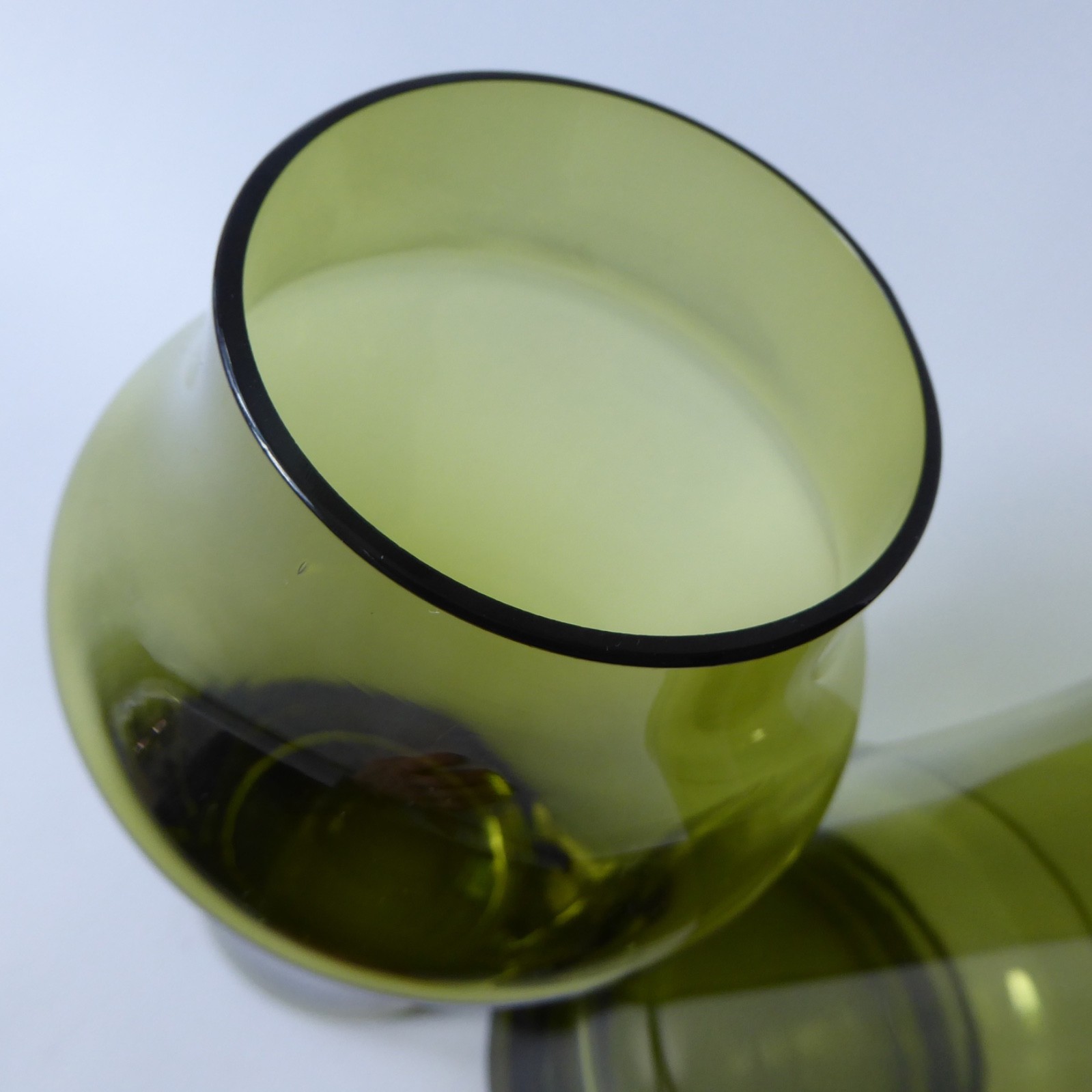 Riihimaki 1581 + piippu vintage art glass vases, olive green Finland, Riihimaen - Image 11