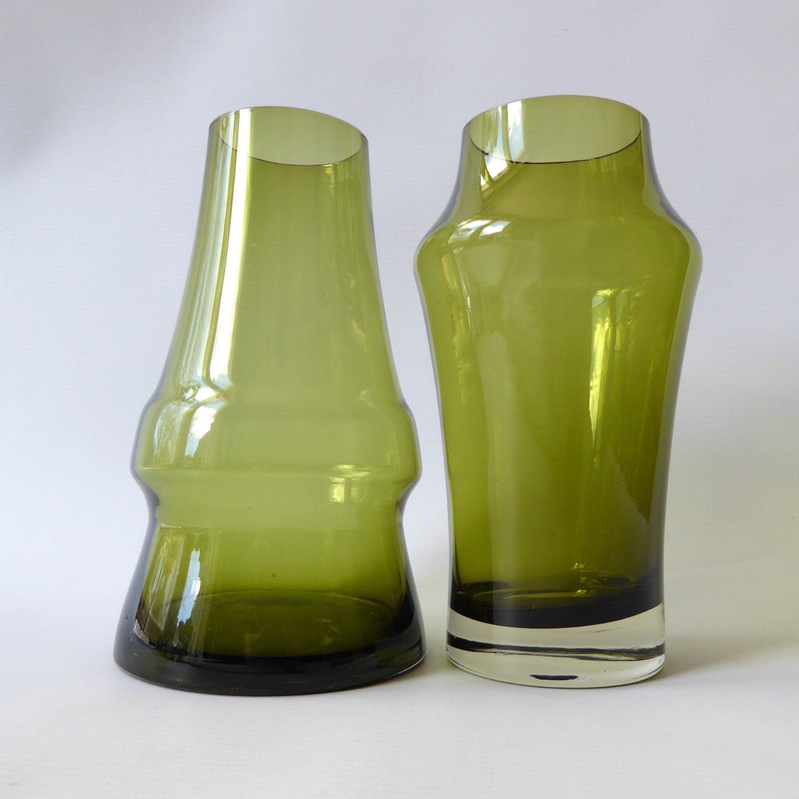 Riihimaki 1581 + piippu vintage art glass vases, olive green Finland, Riihimaen - Image 3
