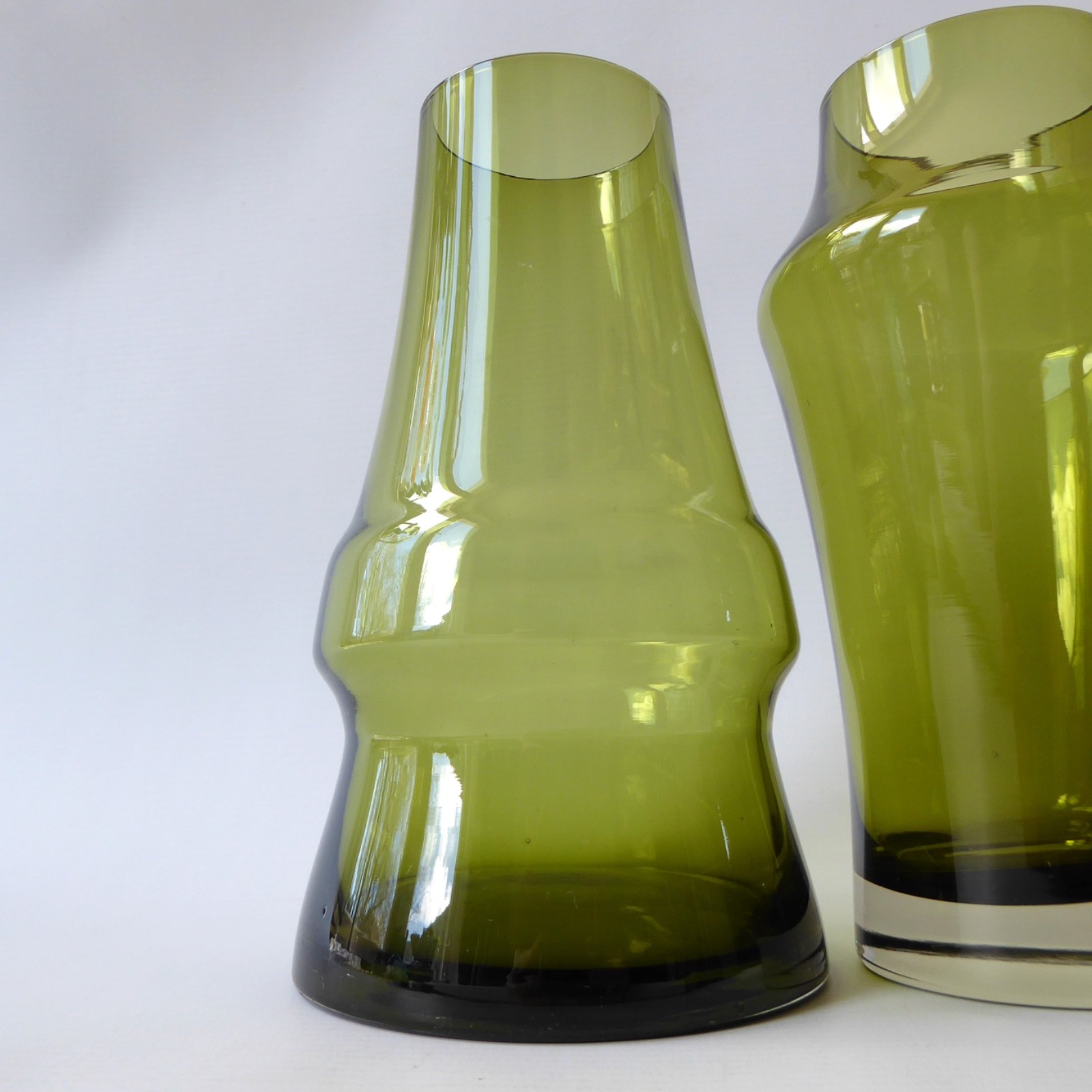 Riihimaki 1581 + piippu vintage art glass vases, olive green Finland, Riihimaen - Image 5