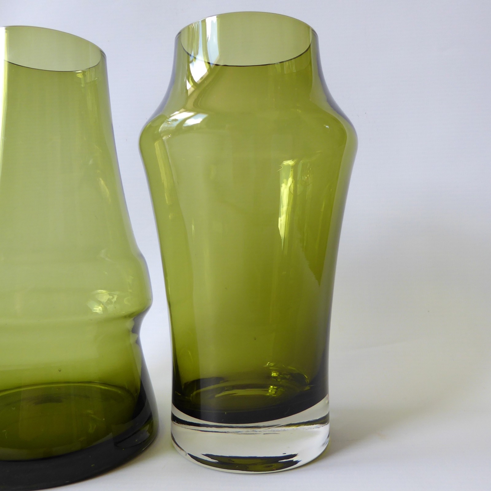 Riihimaki 1581 + piippu vintage art glass vases, olive green Finland, Riihimaen - Image 7