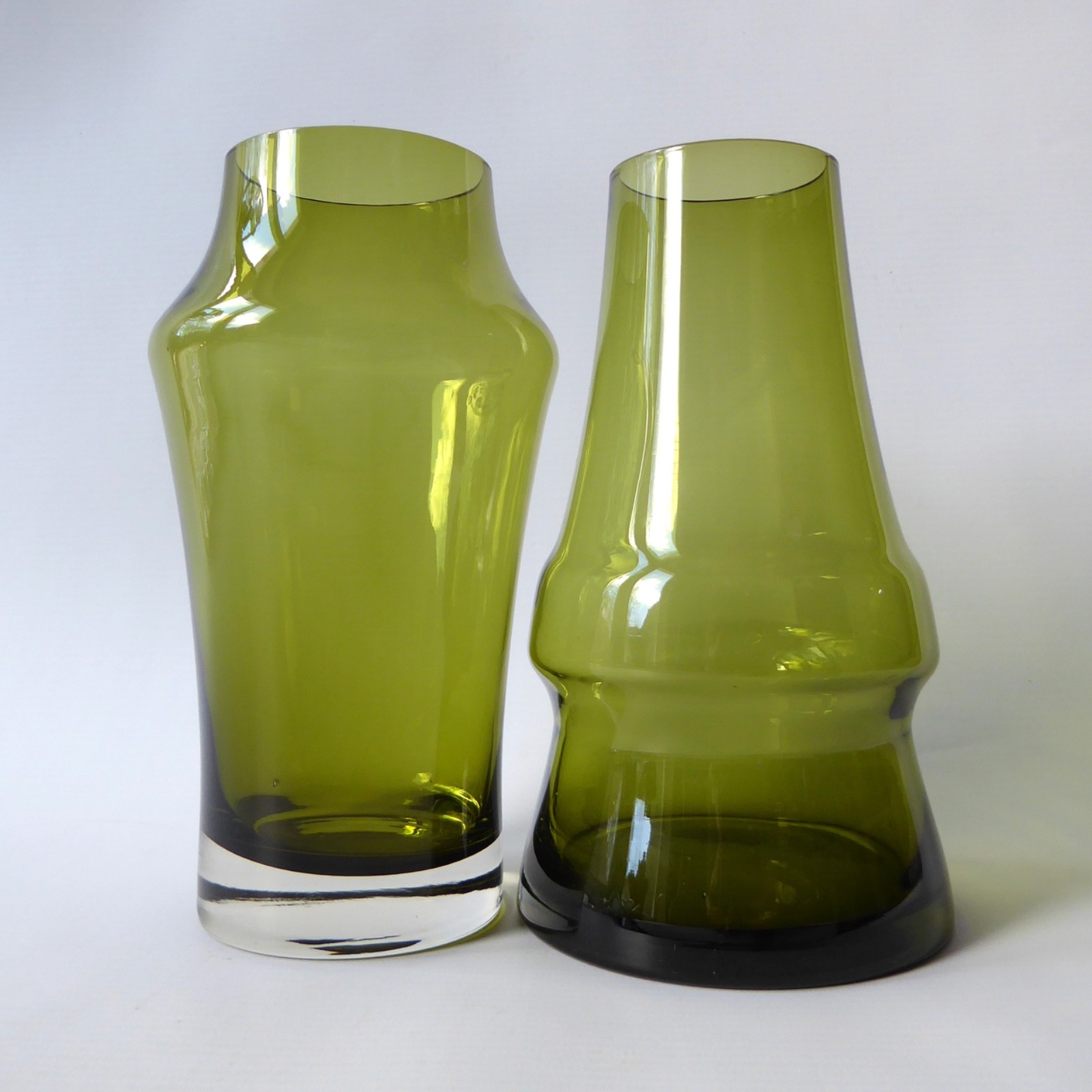 Riihimaki 1581 + piippu vintage art glass vases, olive green Finland, Riihimaen - Image 10