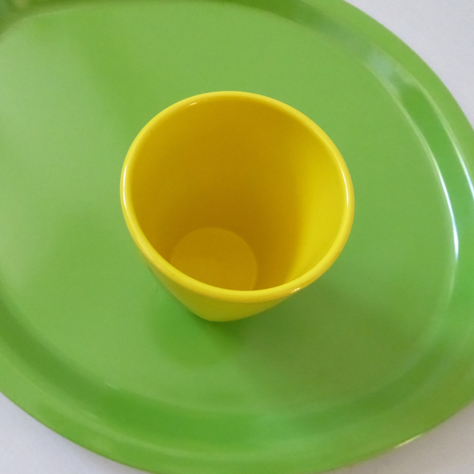 Robert Welch melamine kids lemon plate bowl, leaf tray & beaker. Green yellow - Image 13