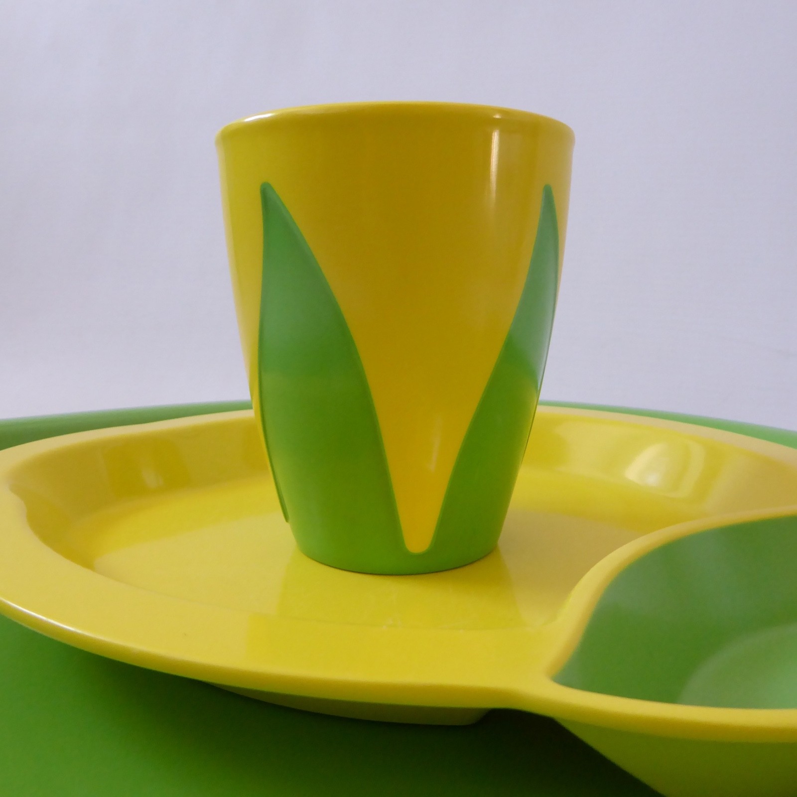 Robert Welch melamine kids lemon plate bowl, leaf tray & beaker. Green yellow - Image 5