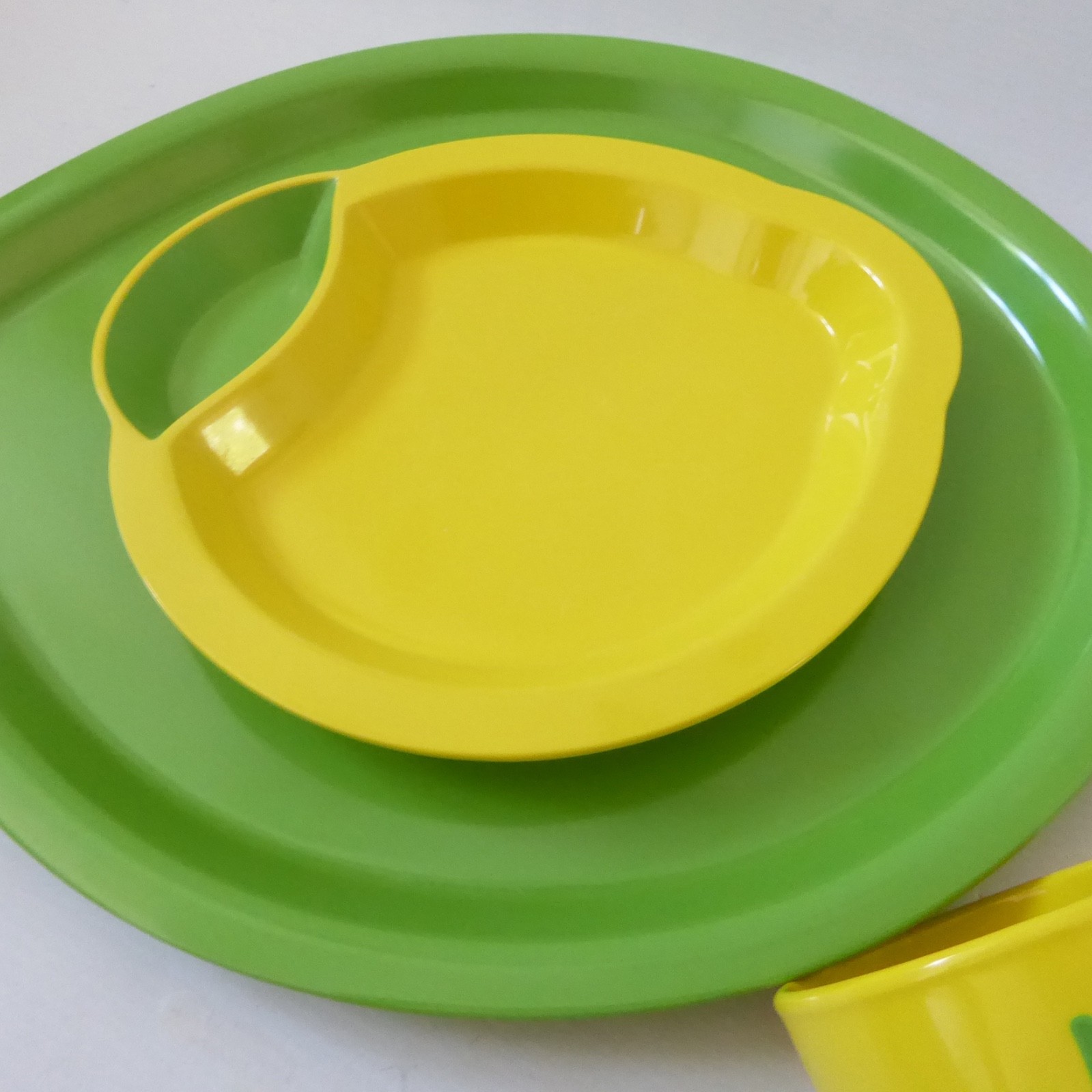 Robert Welch melamine kids lemon plate bowl, leaf tray & beaker. Green yellow - Image 9