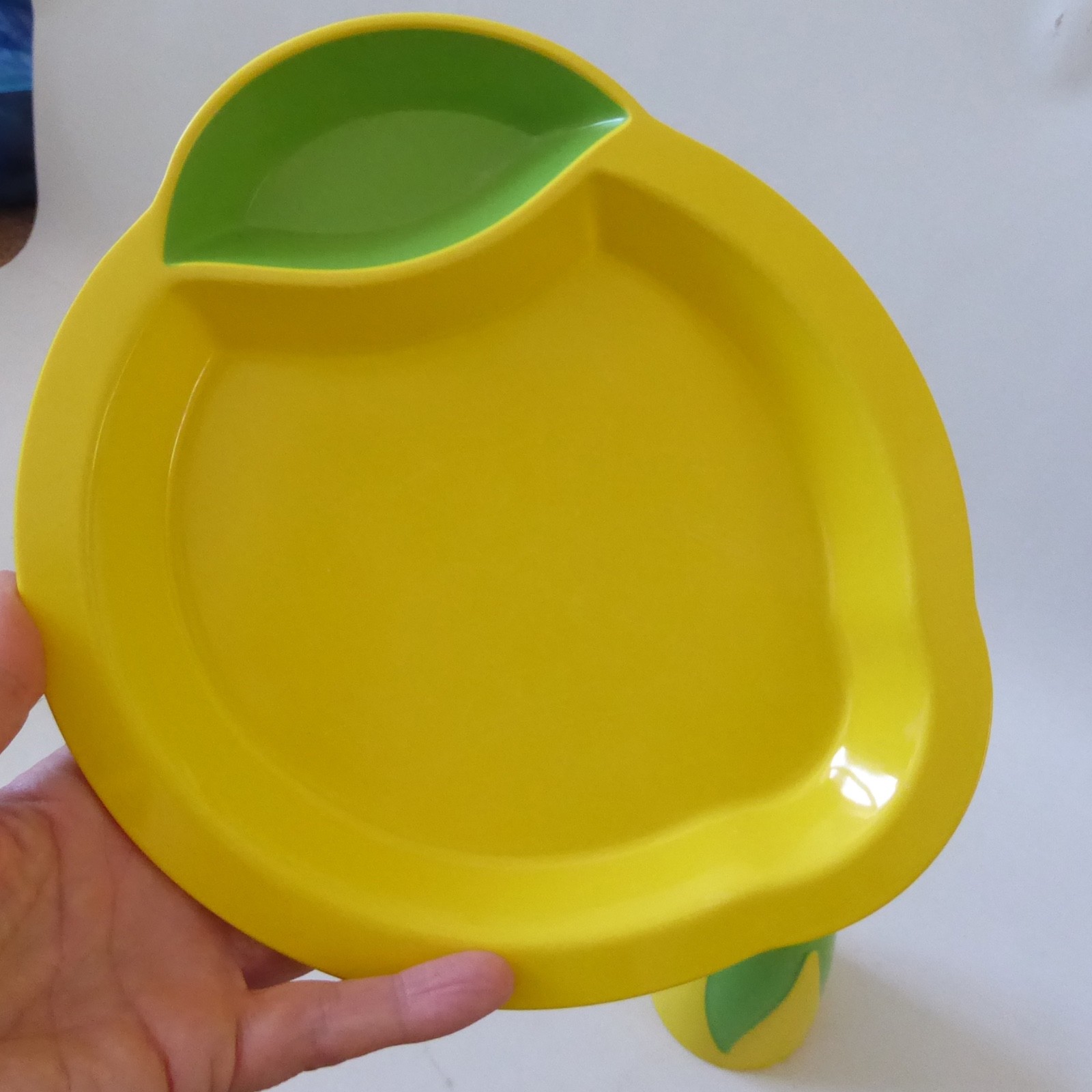 Robert Welch melamine kids lemon plate bowl, leaf tray & beaker. Green yellow - Image 10