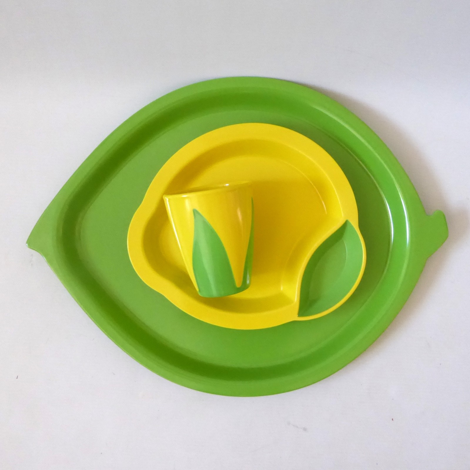 Robert Welch melamine kids lemon plate bowl, leaf tray & beaker. Green yellow