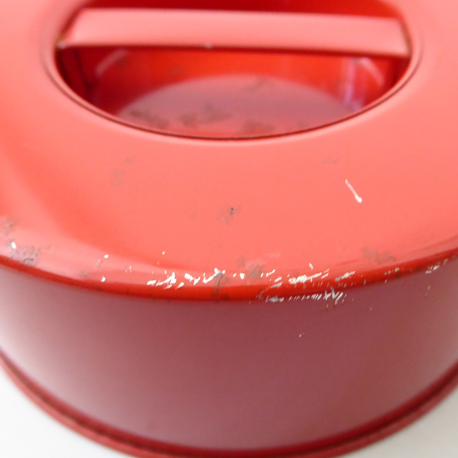 Vintage 1970s 1980s red & white love hearts storage tin canister. Retro cylinder - Image 12