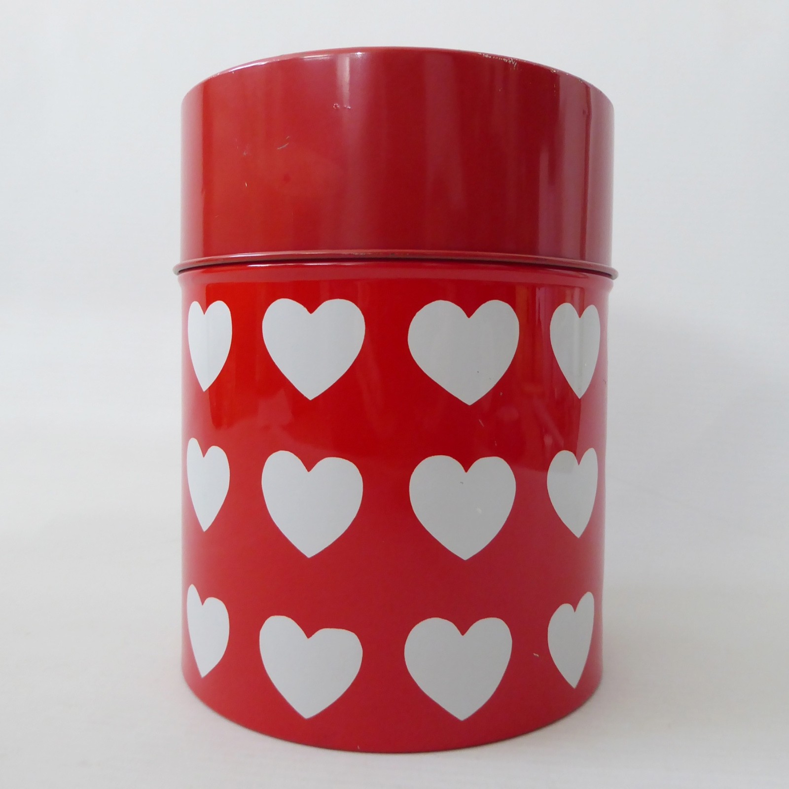 Vintage 1970s 1980s red & white love hearts storage tin canister. Retro cylinder - Image 3