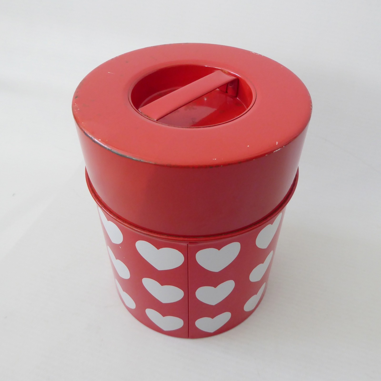 Vintage 1970s 1980s red & white love hearts storage tin canister. Retro cylinder - Image 5
