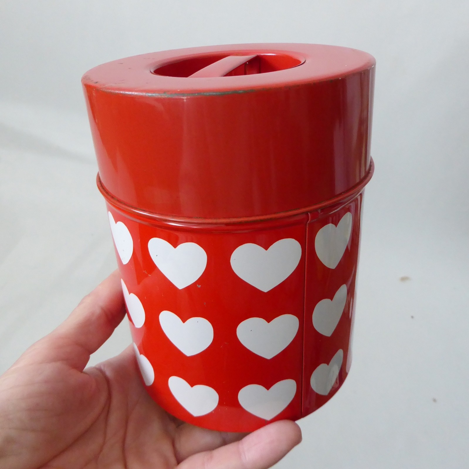 Vintage 1970s 1980s red & white love hearts storage tin canister. Retro cylinder - Image 6