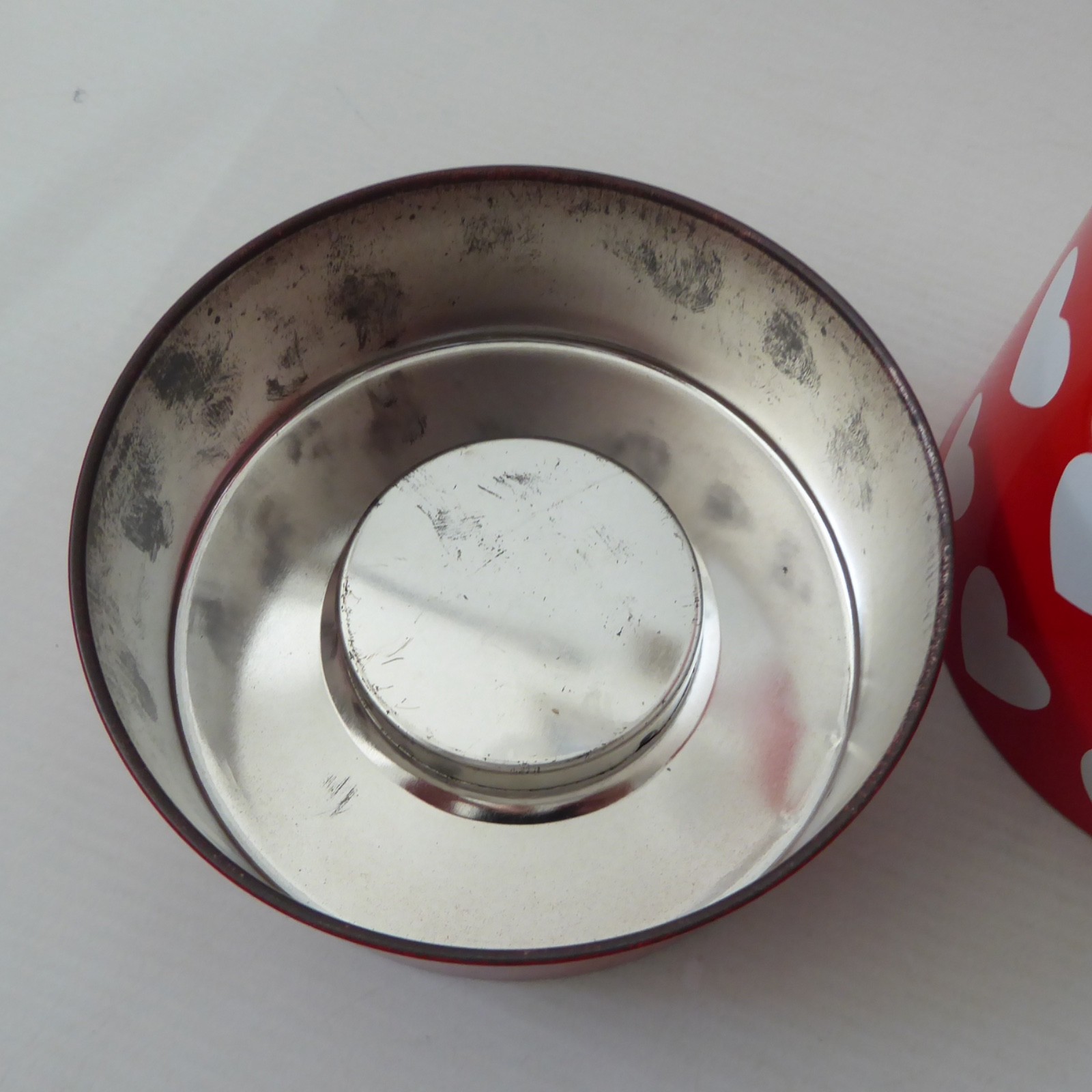 Vintage 1970s 1980s red & white love hearts storage tin canister. Retro cylinder - Image 8