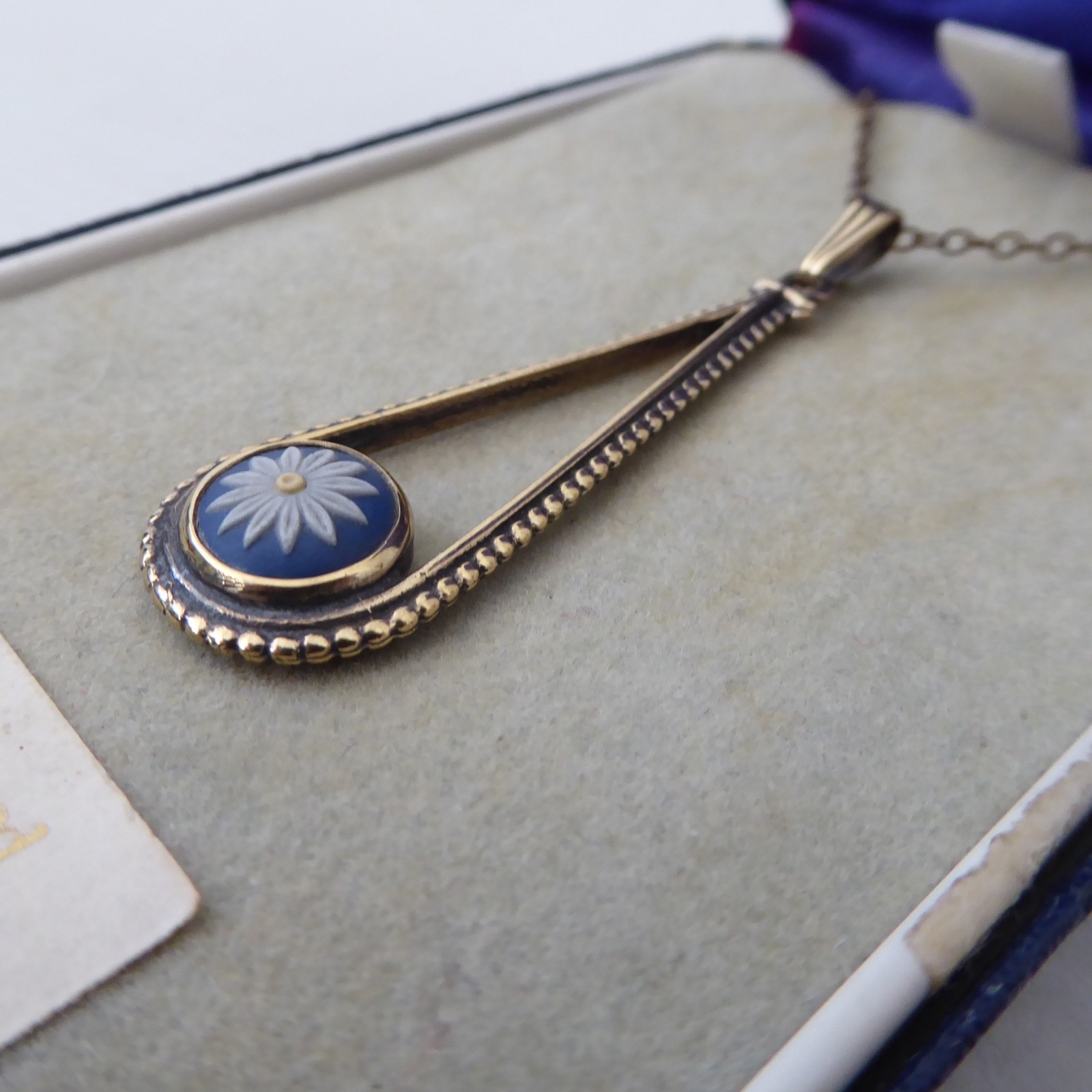 Vintage 1984 Wedgwood sterling silver 925 daisy hallmarked pendant necklace +box - Image 6