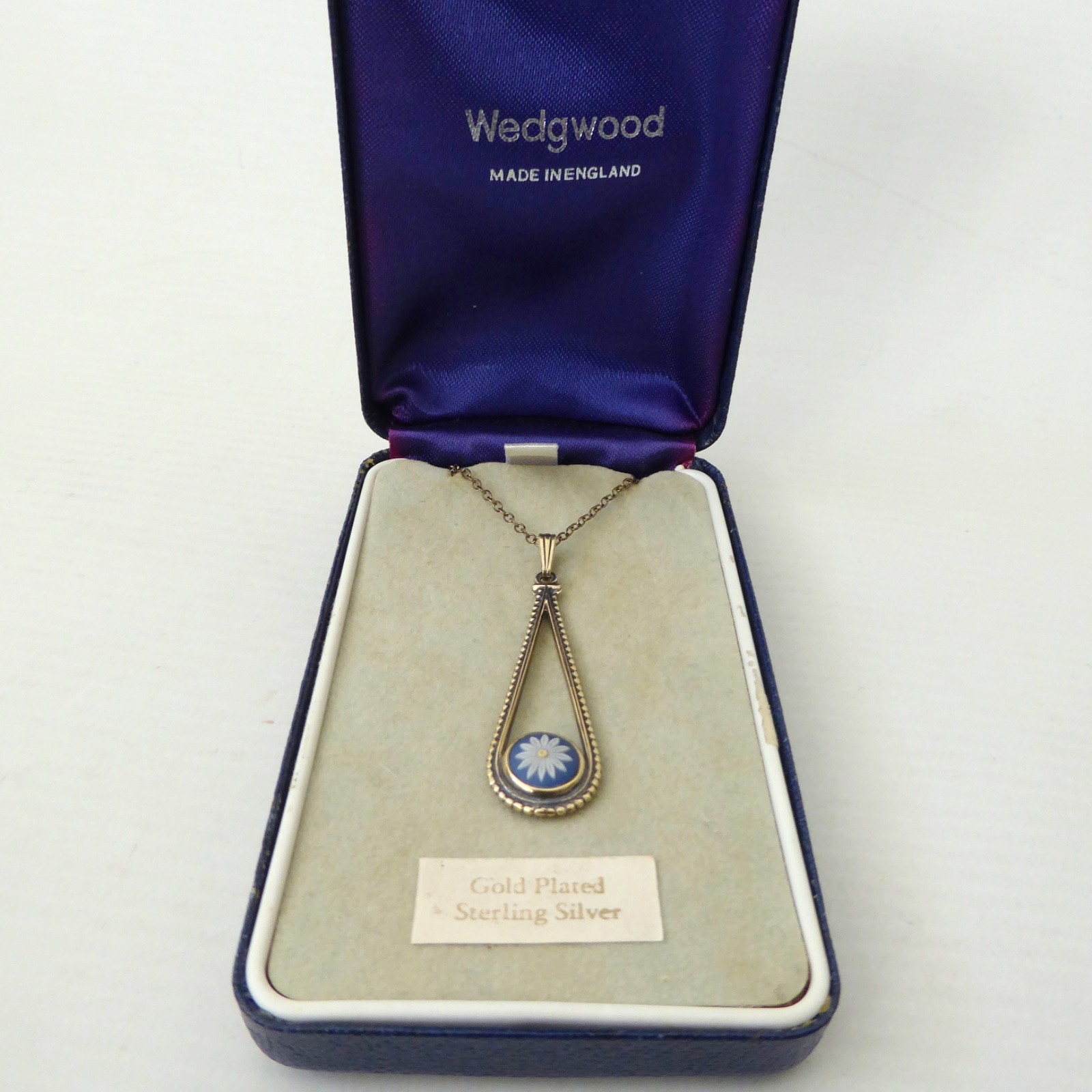 Vintage 1984 Wedgwood sterling silver 925 daisy hallmarked pendant necklace +box