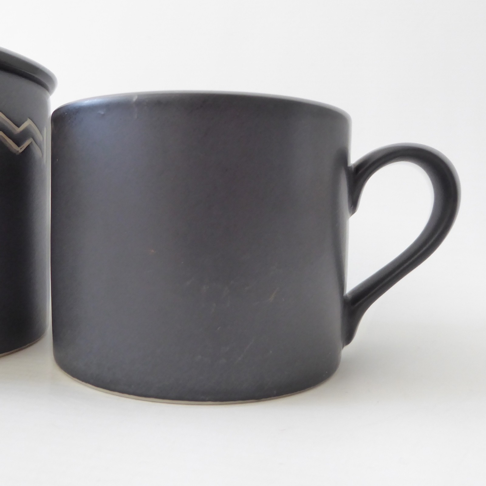 Vintage Habitat Sgraffito lidded sugar bowl + teacup. 1980s 1990s black & white - Image 5