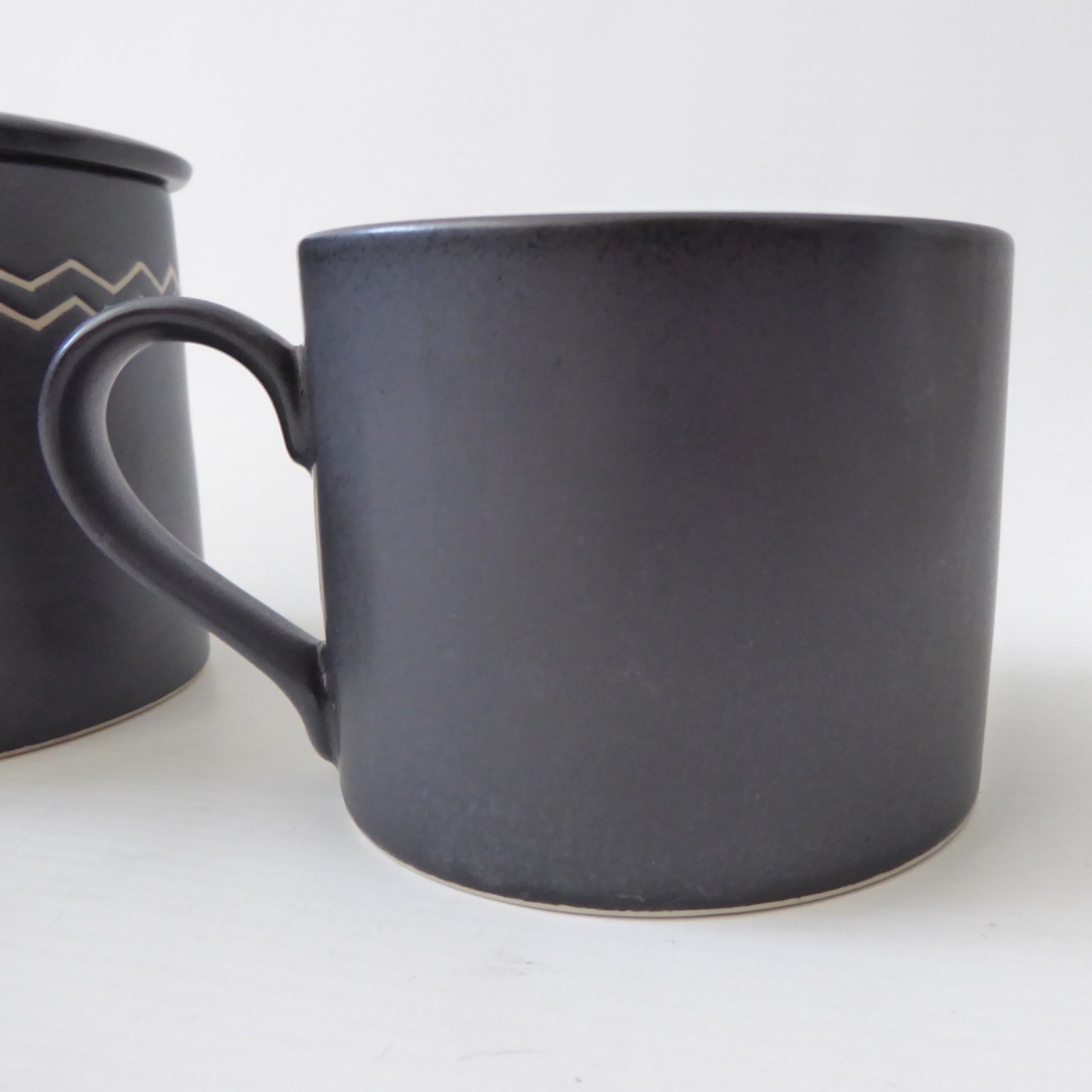 Vintage Habitat Sgraffito lidded sugar bowl + teacup. 1980s 1990s black & white - Image 7