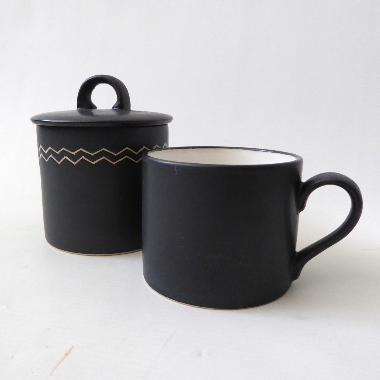 Vintage Habitat Sgraffito lidded sugar bowl + teacup. 1980s 1990s black & white