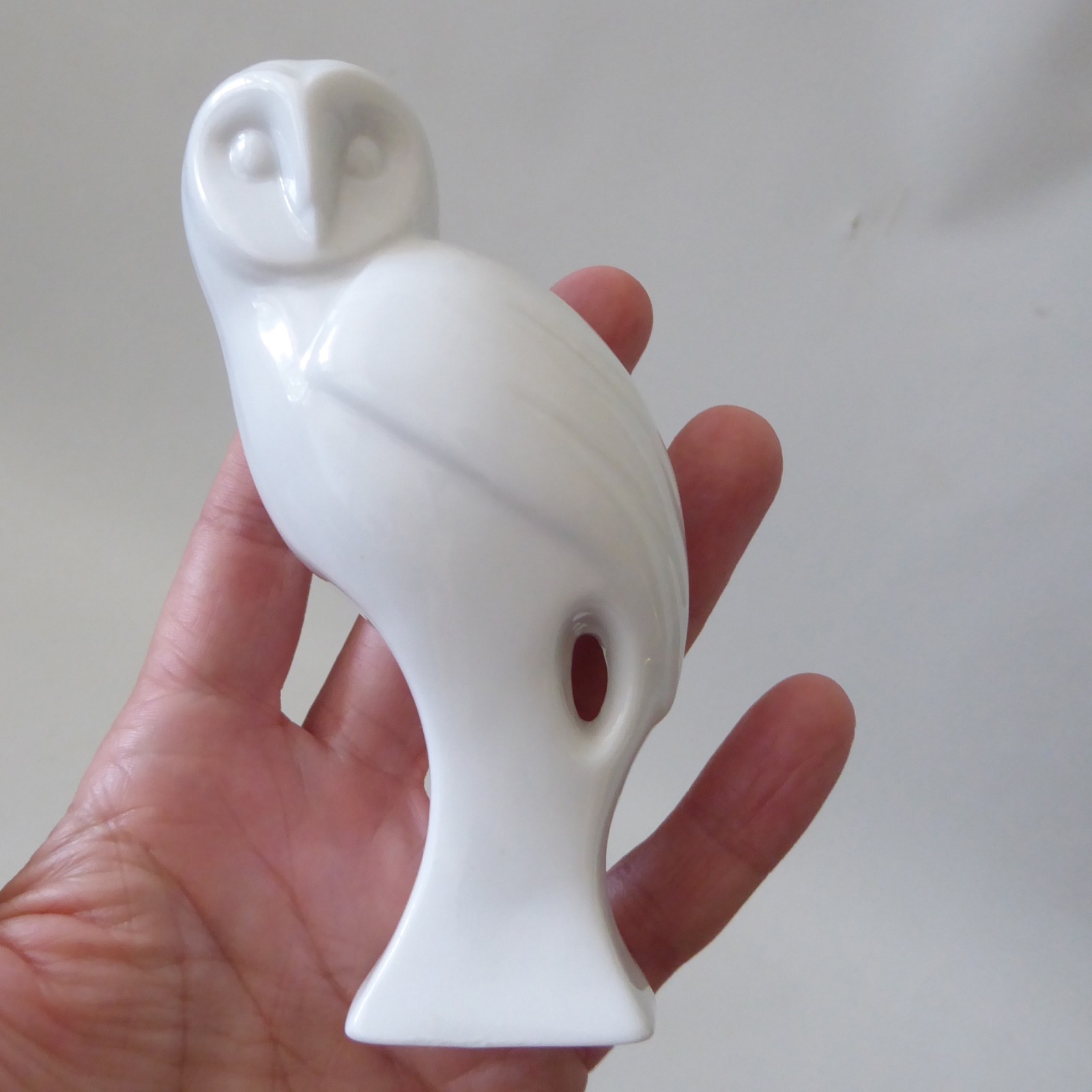 White porcelain minimalist modernist owl figurine vintage simplified bird figure - Image 4