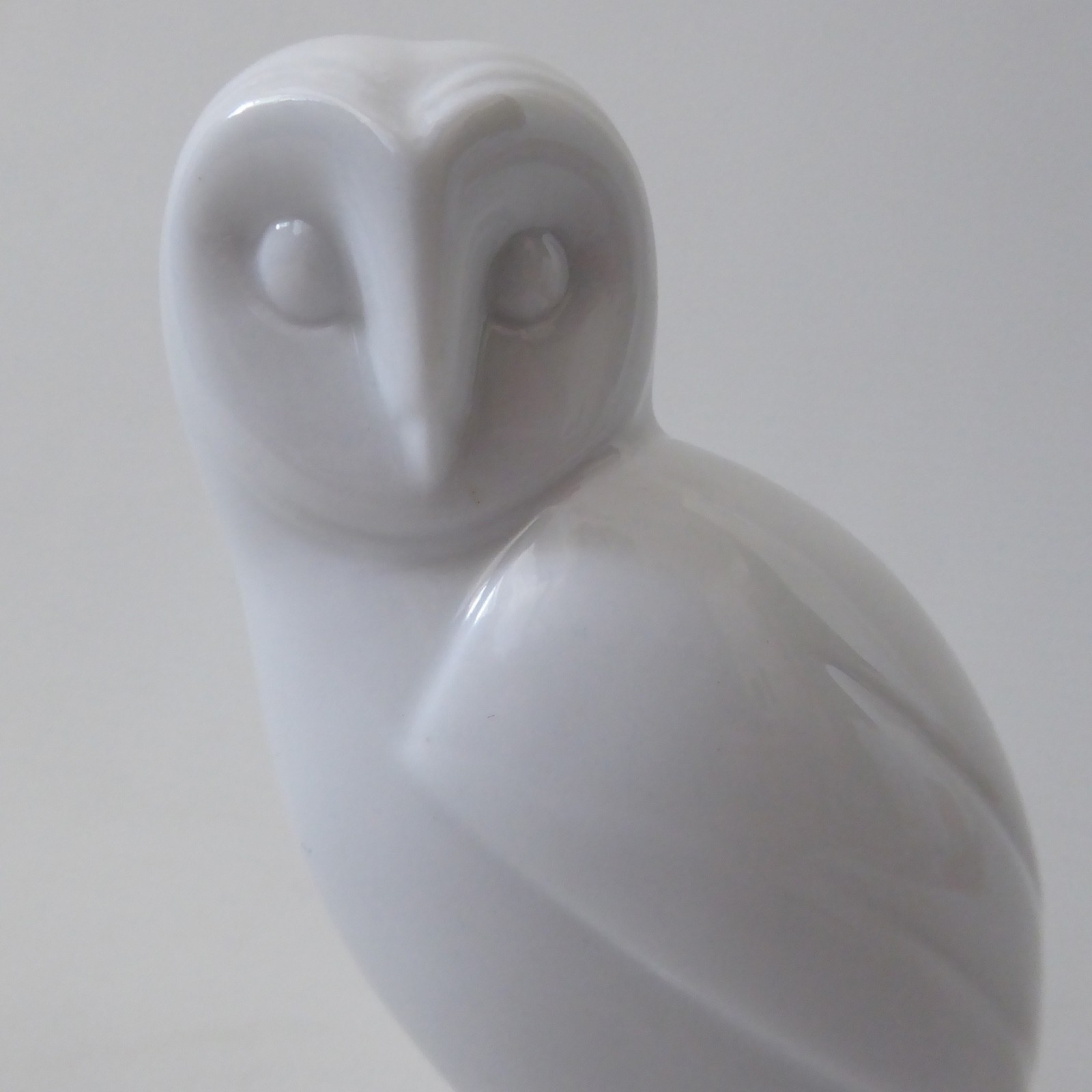 White porcelain minimalist modernist owl figurine vintage simplified bird figure - Image 5