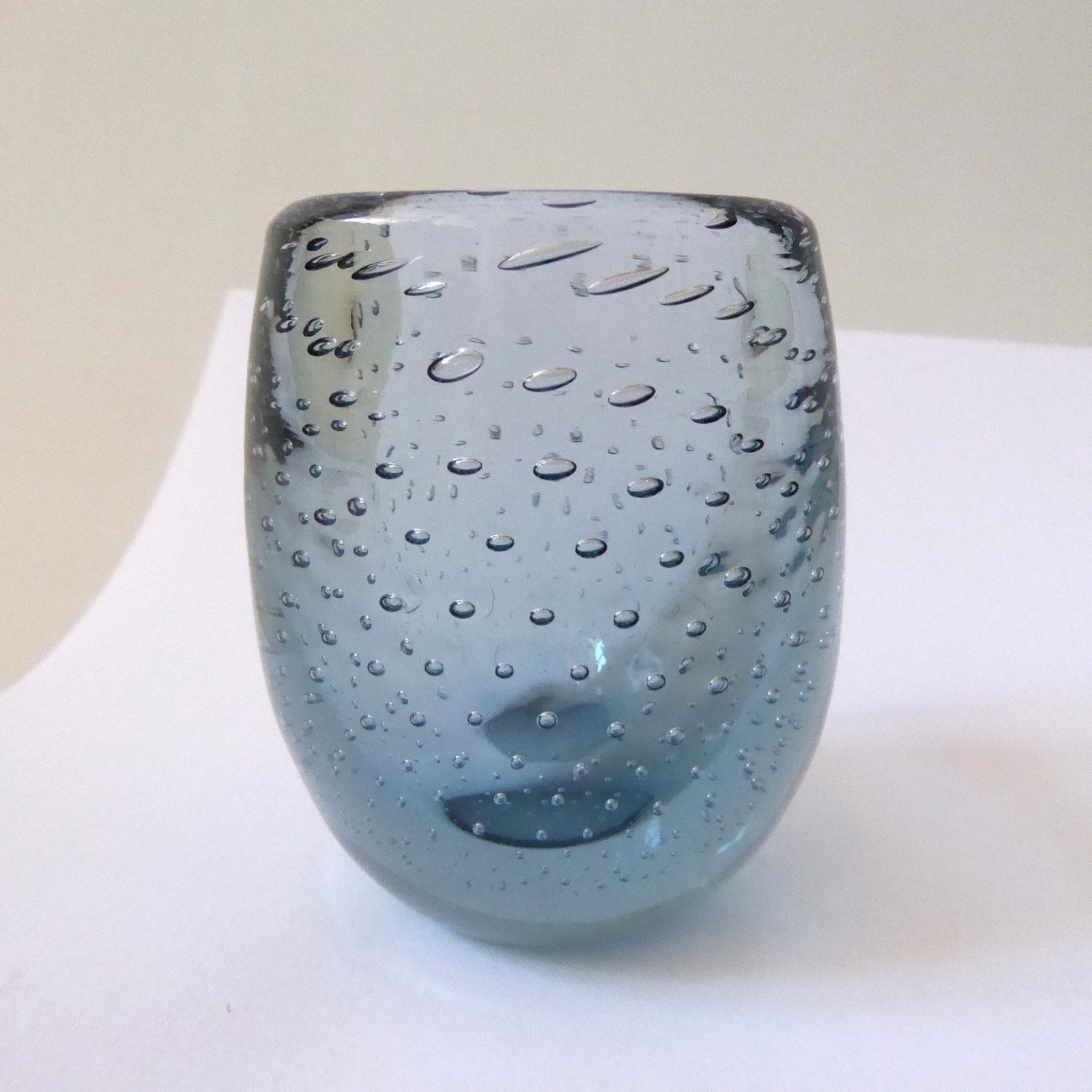 Whitefriars vintage art glass ovoid vase pot 9506 arctic blue controlled bubbles - Image 2