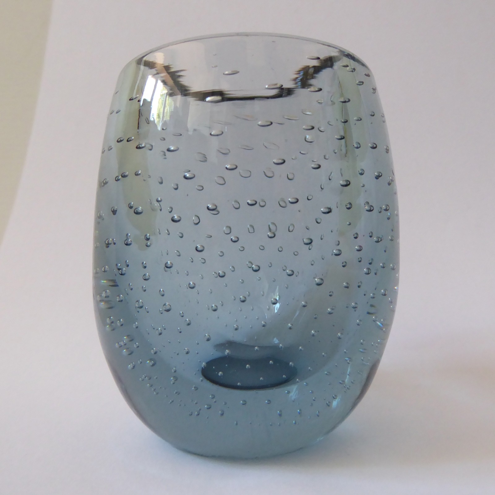 Whitefriars vintage art glass ovoid vase pot 9506 arctic blue controlled bubbles - Image 3