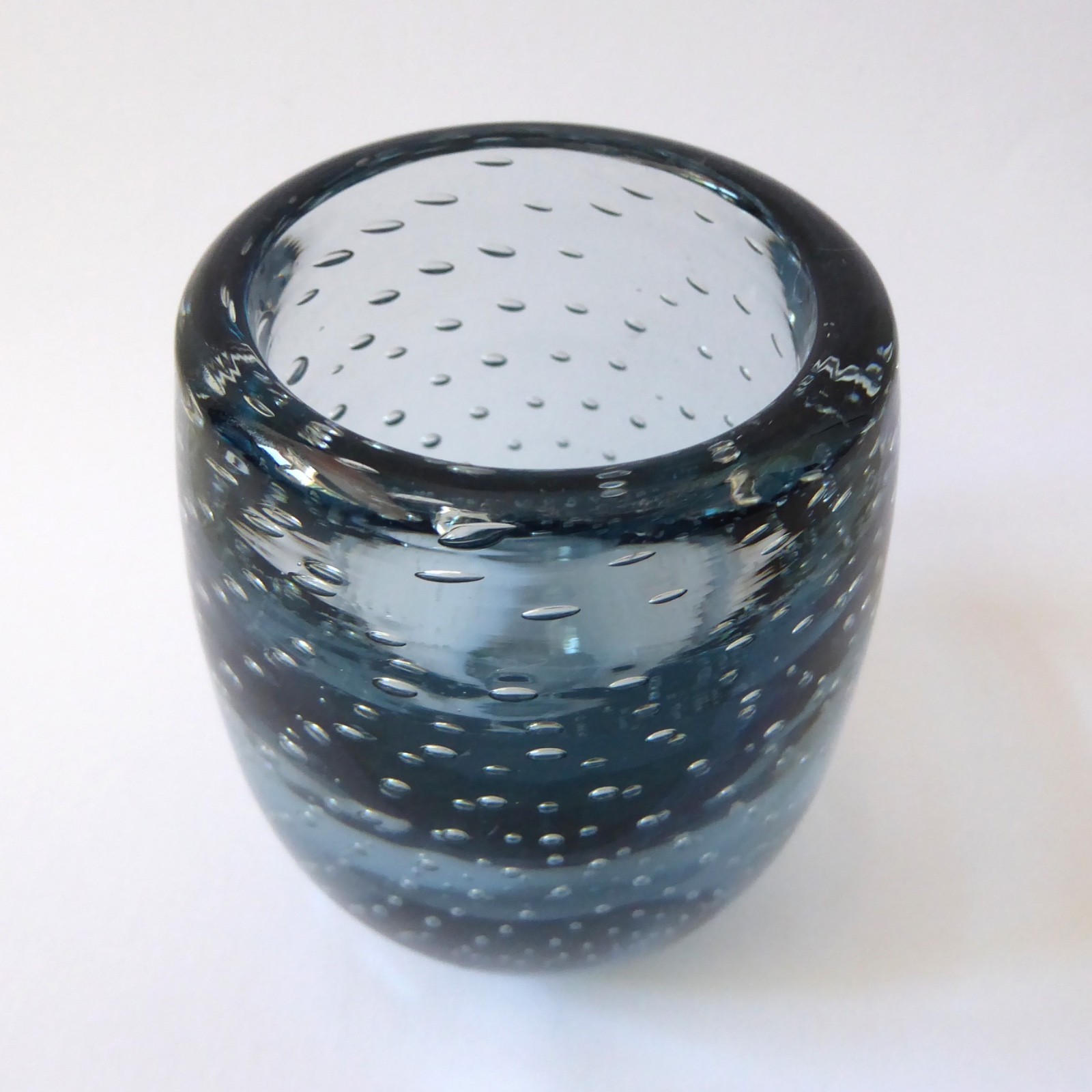 Whitefriars vintage art glass ovoid vase pot 9506 arctic blue controlled bubbles - Image 6