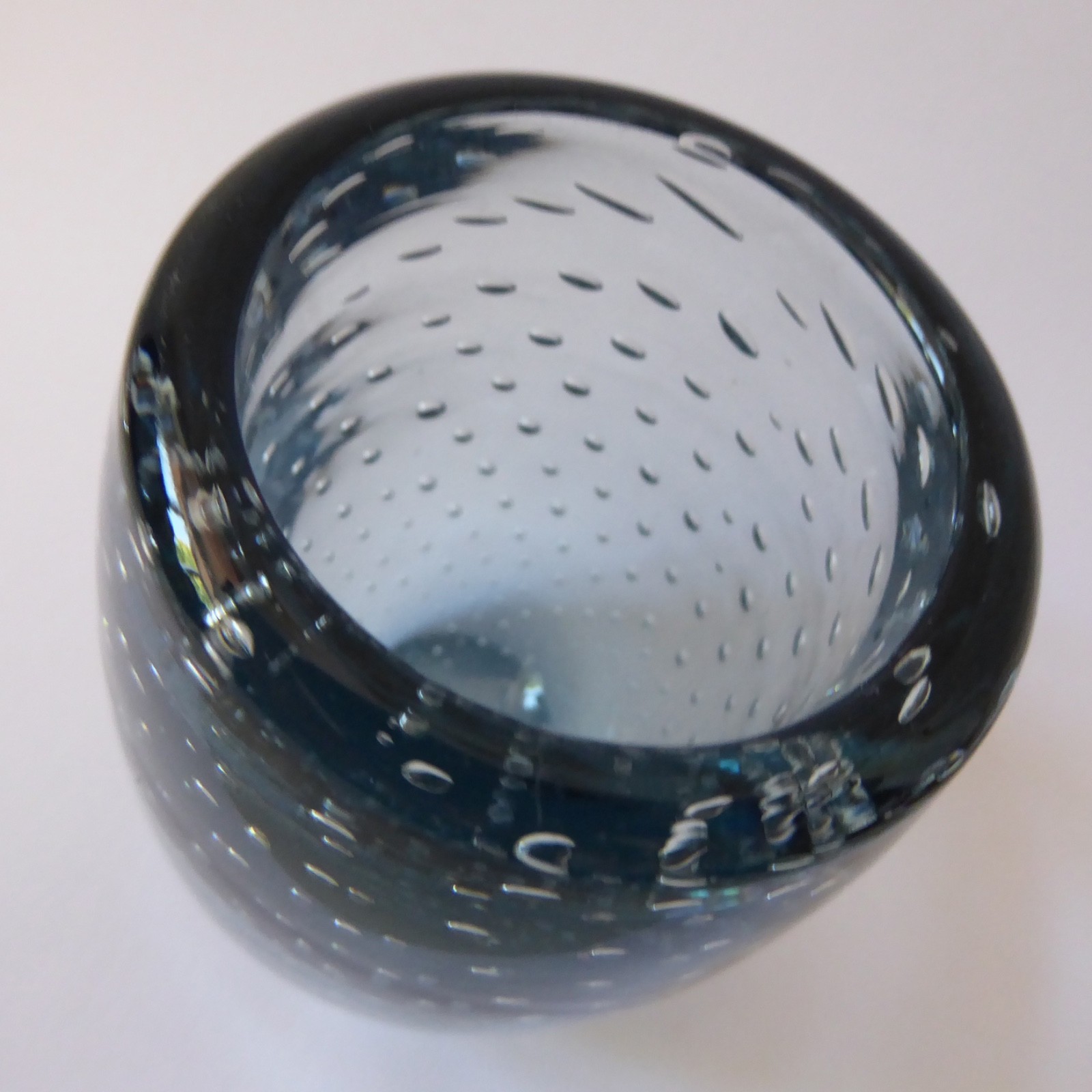 Whitefriars vintage art glass ovoid vase pot 9506 arctic blue controlled bubbles - Image 7