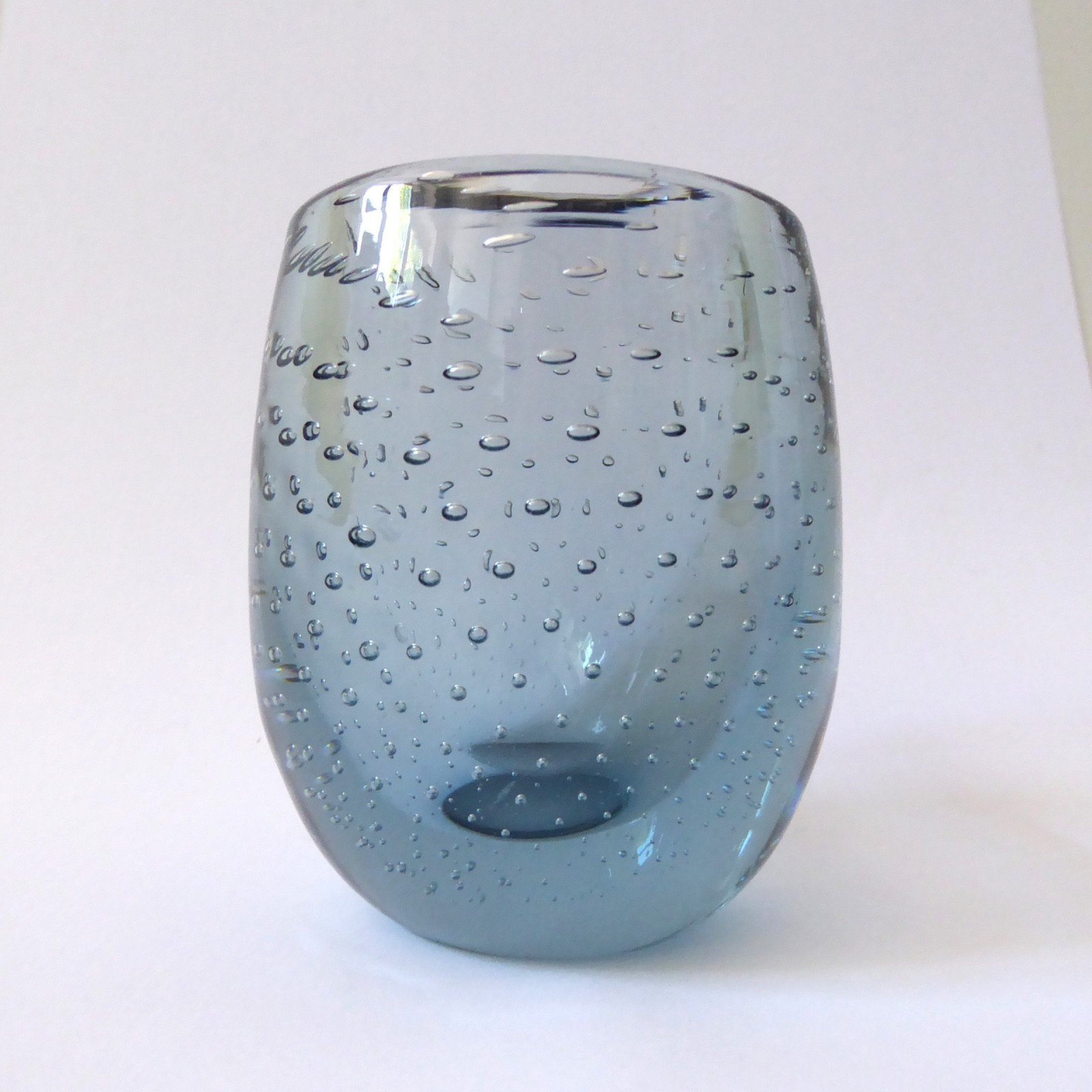 Whitefriars vintage art glass ovoid vase pot 9506 arctic blue controlled bubbles