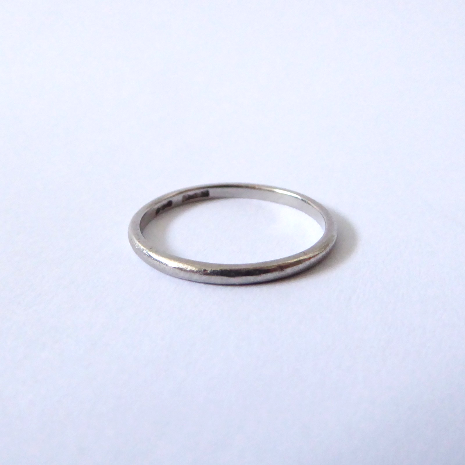 1.5mm court slim vintage sterling 925 silver ring, size J, hallmarked. Wedding