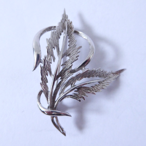 1976 hallmarked leaf brooch, JDS Sterling silver 925 mid century retro, 1970s