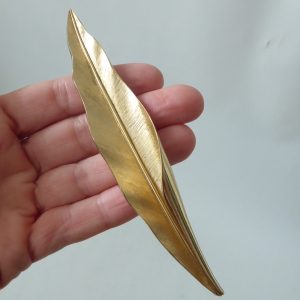 5" long Crown Trifari 1950s 1960s vintage gold tone brooch modernist curled leaf