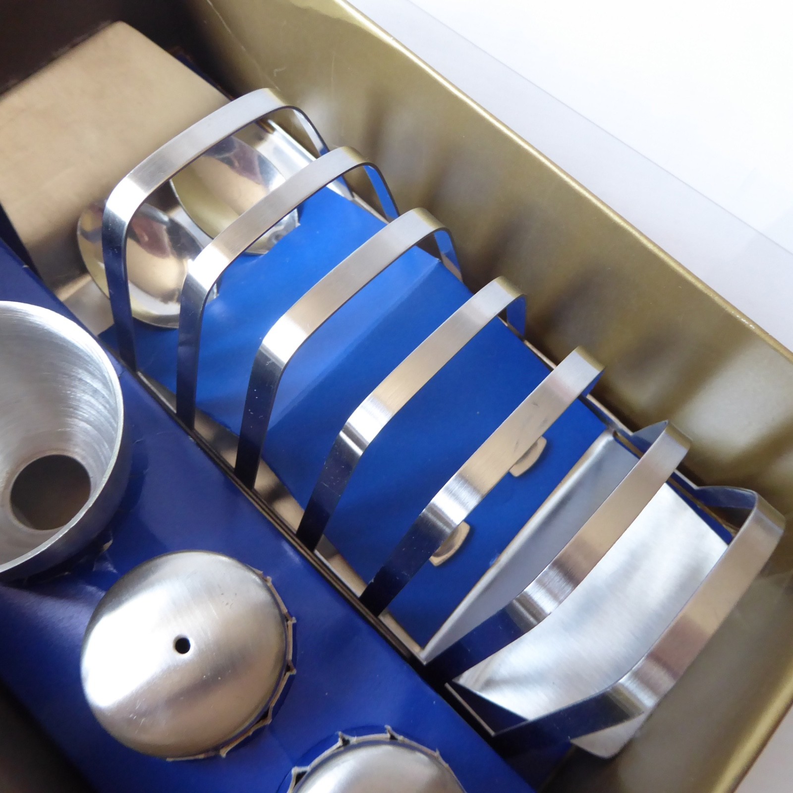 Boxed new 1970s breakfast set, egg cups, toast rack, salt pepper shakers, spoons - Image 4