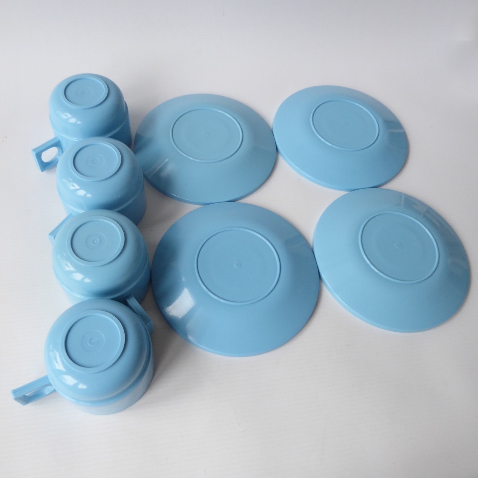 Brexton 4 cups & saucers, vintage baby blue plastic. From picnic hamper set, 60s - Image 11