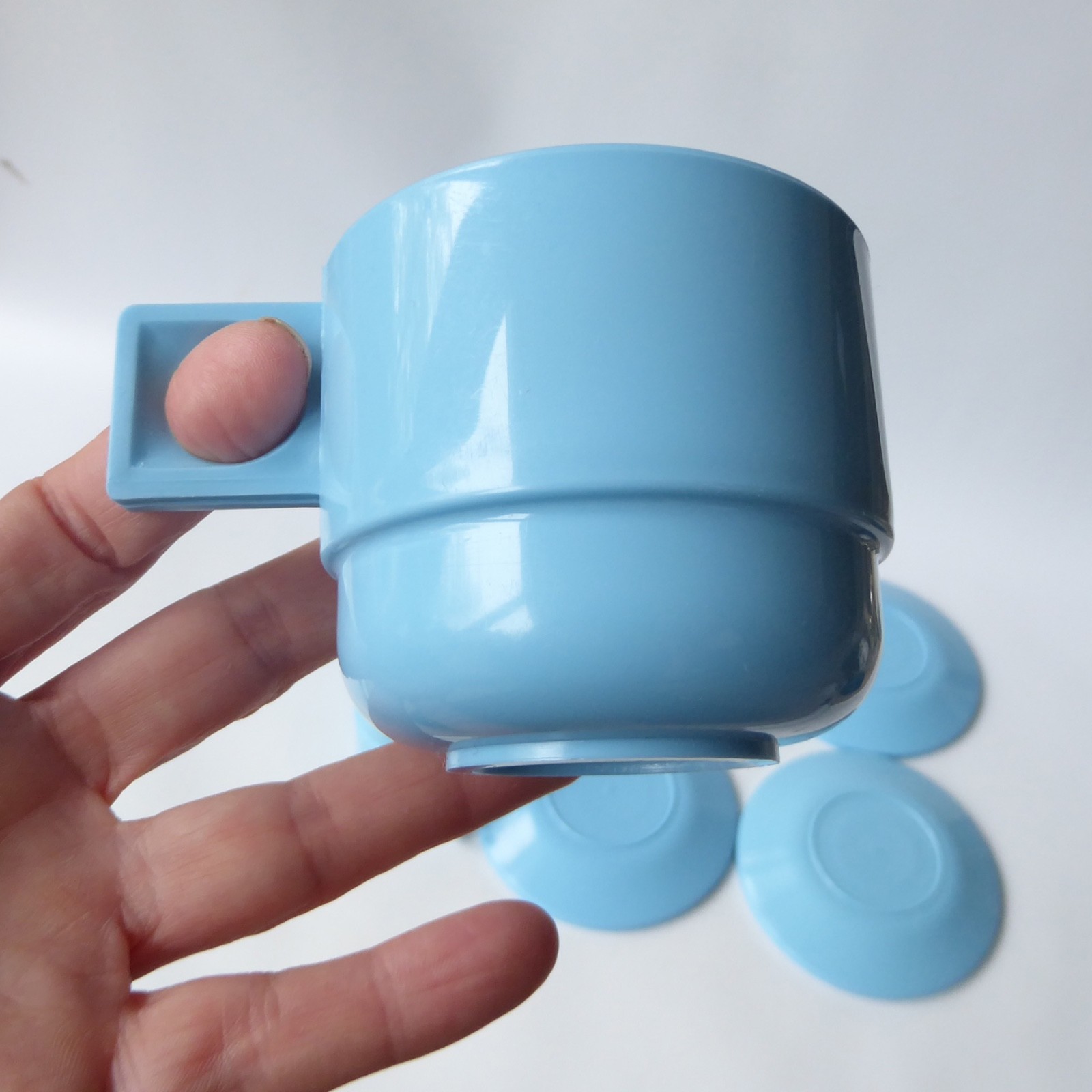 Brexton 4 cups & saucers, vintage baby blue plastic. From picnic hamper set, 60s - Image 12