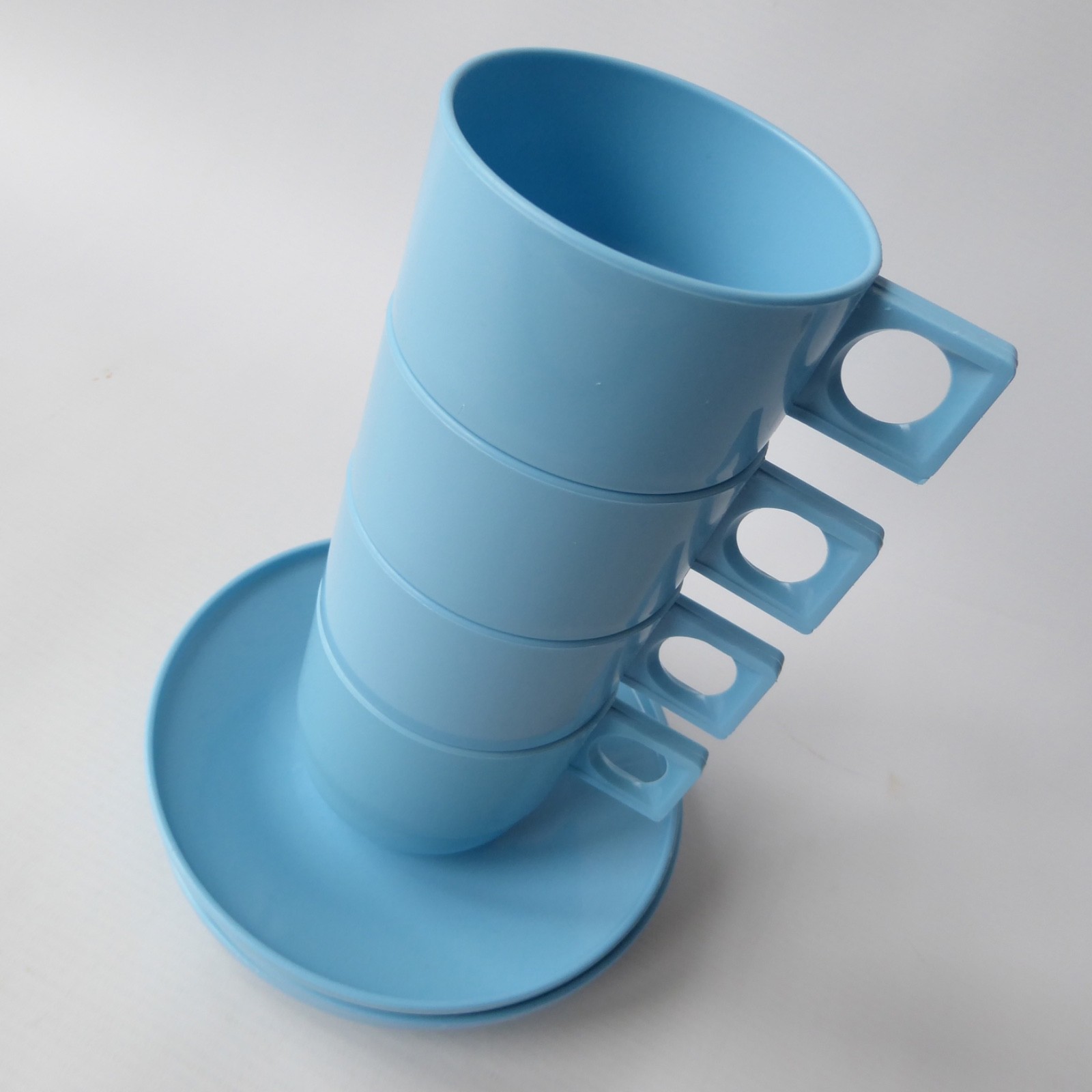 Brexton 4 cups & saucers, vintage baby blue plastic. From picnic hamper set, 60s - Image 3