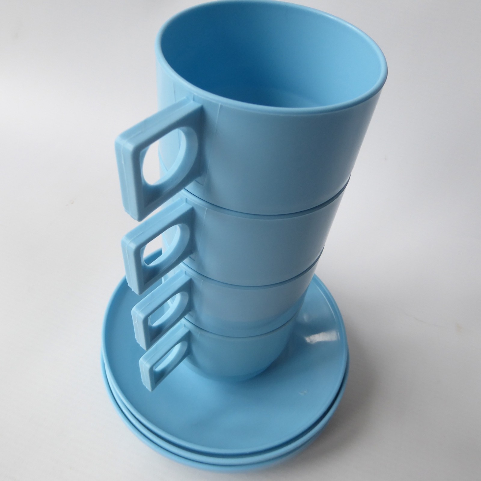 Brexton 4 cups & saucers, vintage baby blue plastic. From picnic hamper set, 60s - Image 4