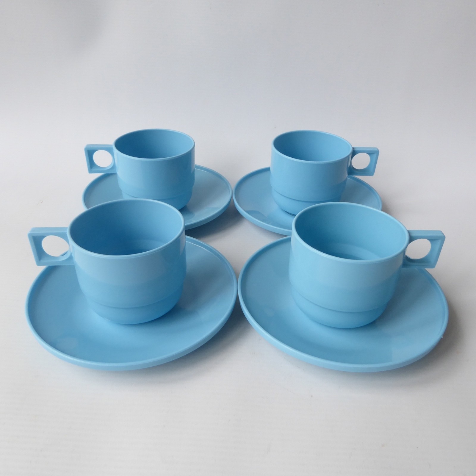 Brexton 4 cups & saucers, vintage baby blue plastic. From picnic hamper set, 60s - Image 6